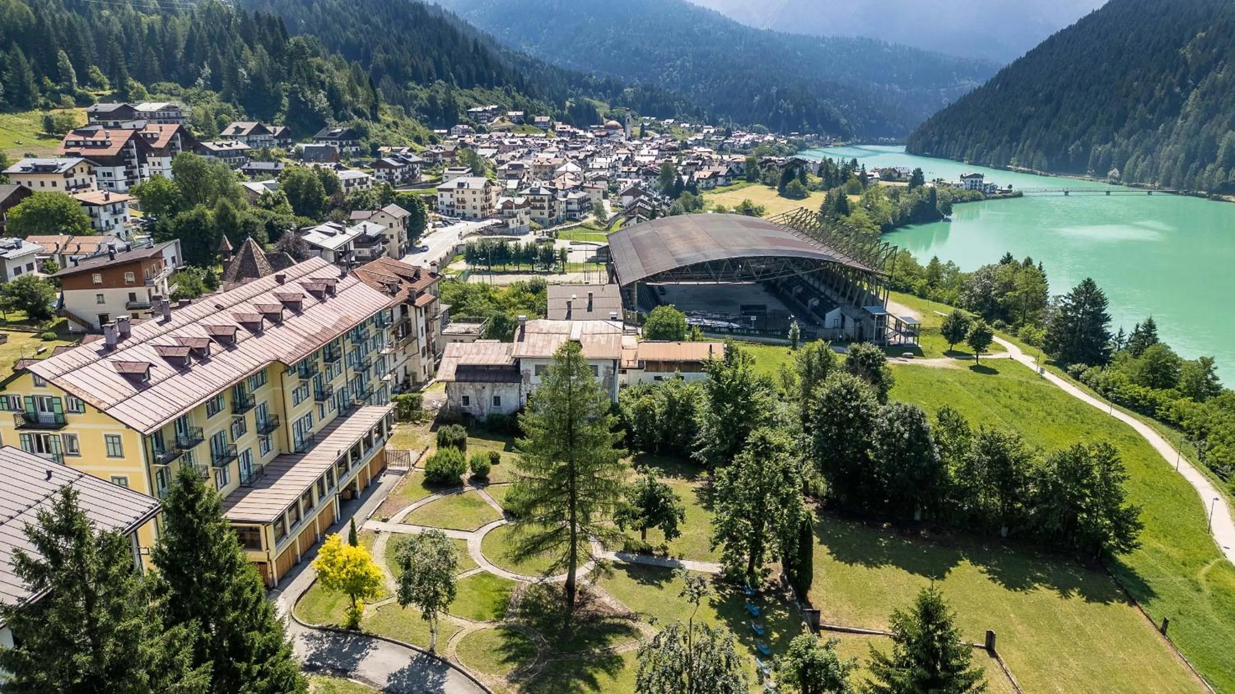 Property building in HOTEL AURONZO - outdoor basecamp