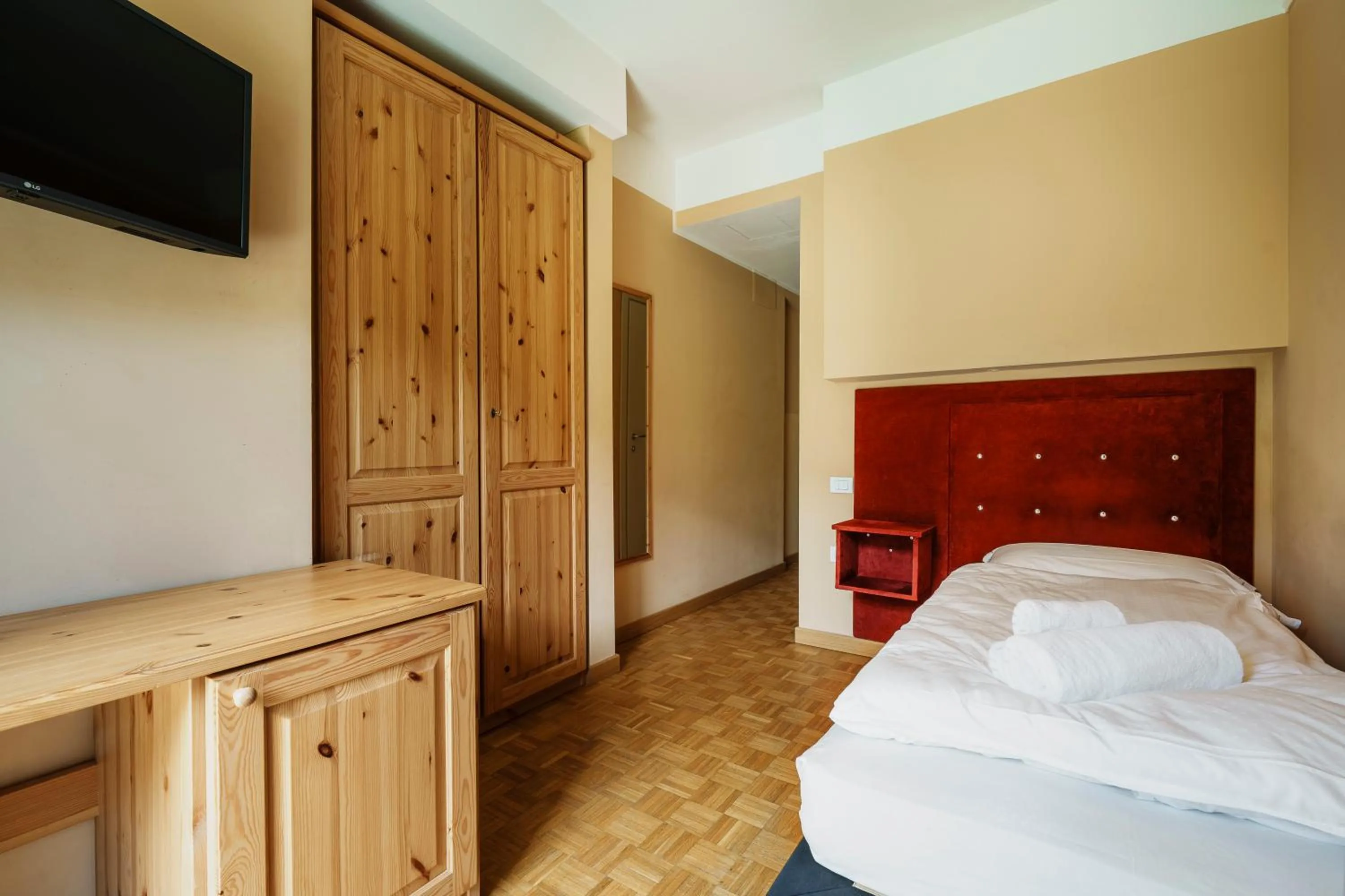 Bedroom, Bed in HOTEL AURONZO - outdoor basecamp