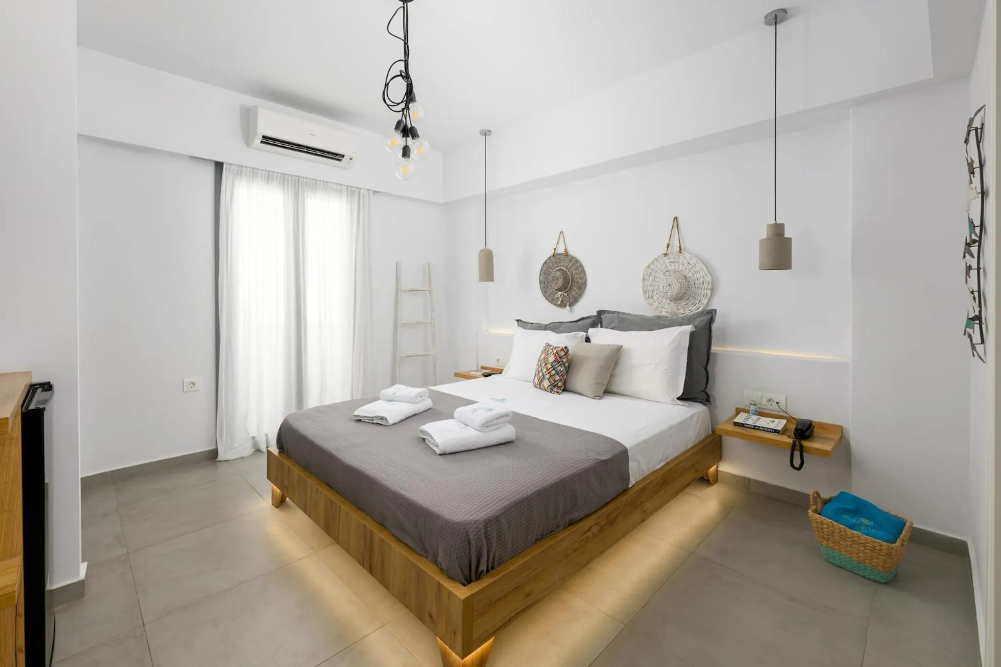 Photo of the whole room, Bed in Margaret of Naxos