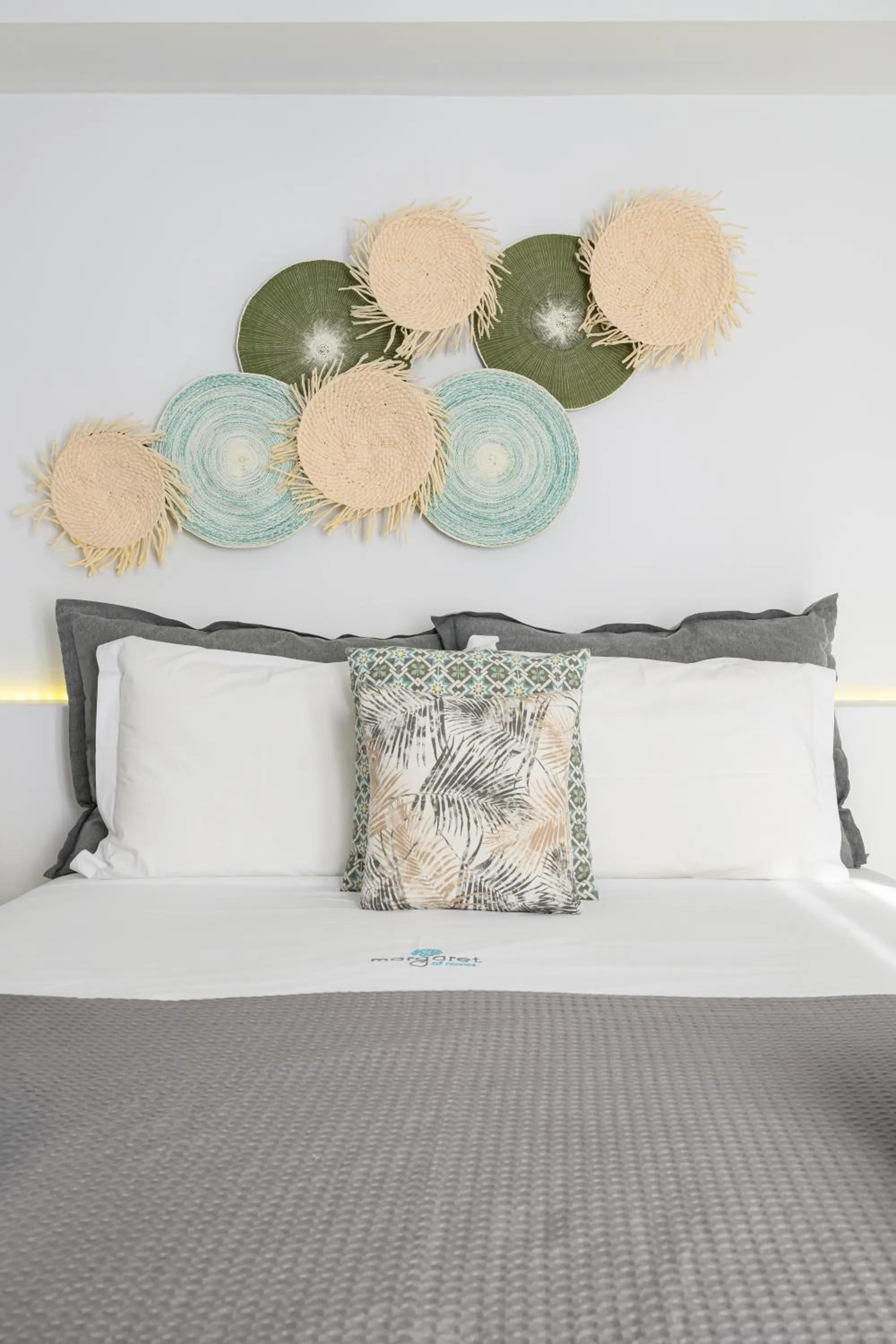 Photo of the whole room, Bed in Margaret of Naxos