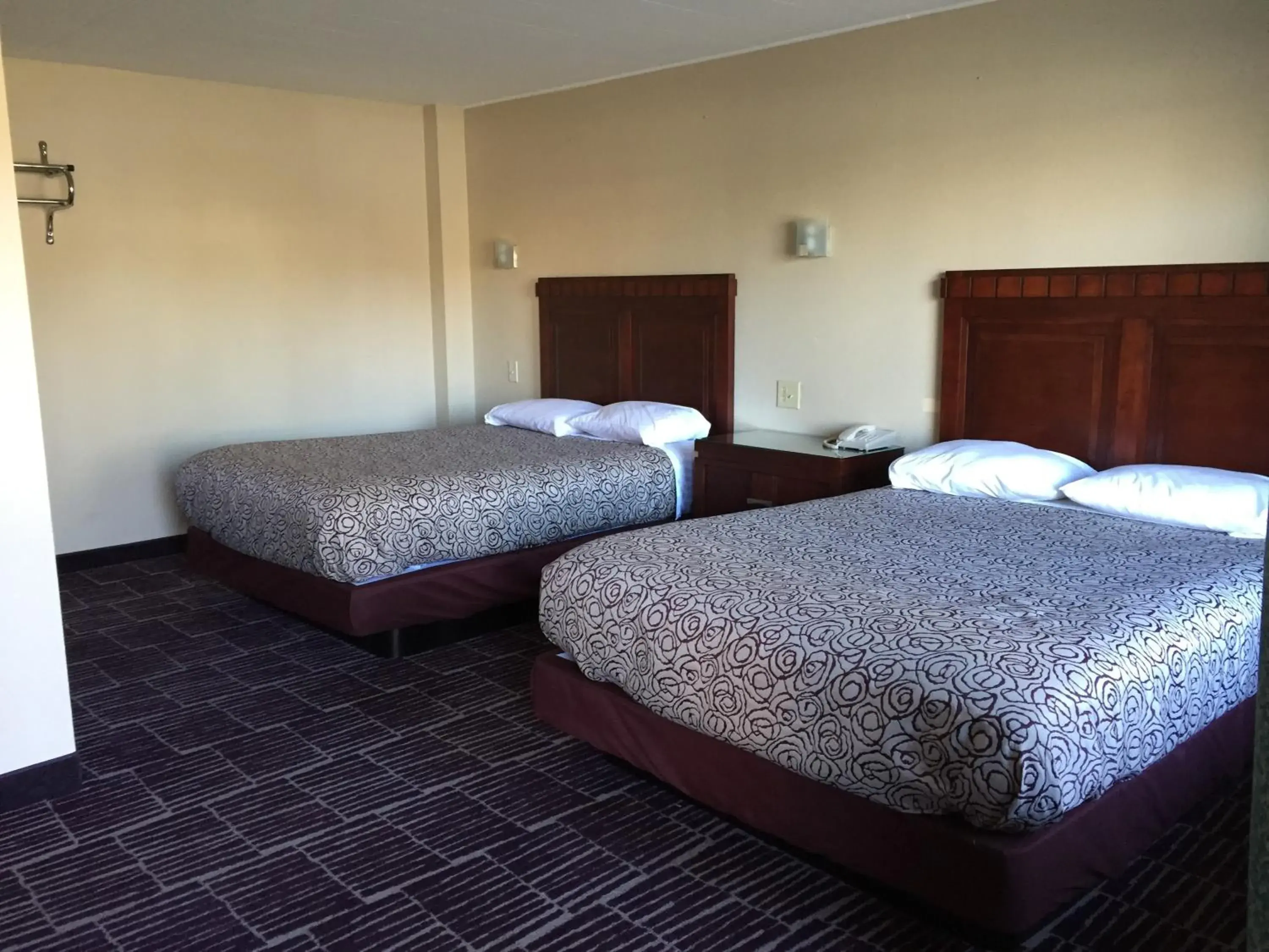 Standard Queen Room with Two Queen Beds in Economy Inn Standard Queen Room with Two Queen Beds in Economy Inn