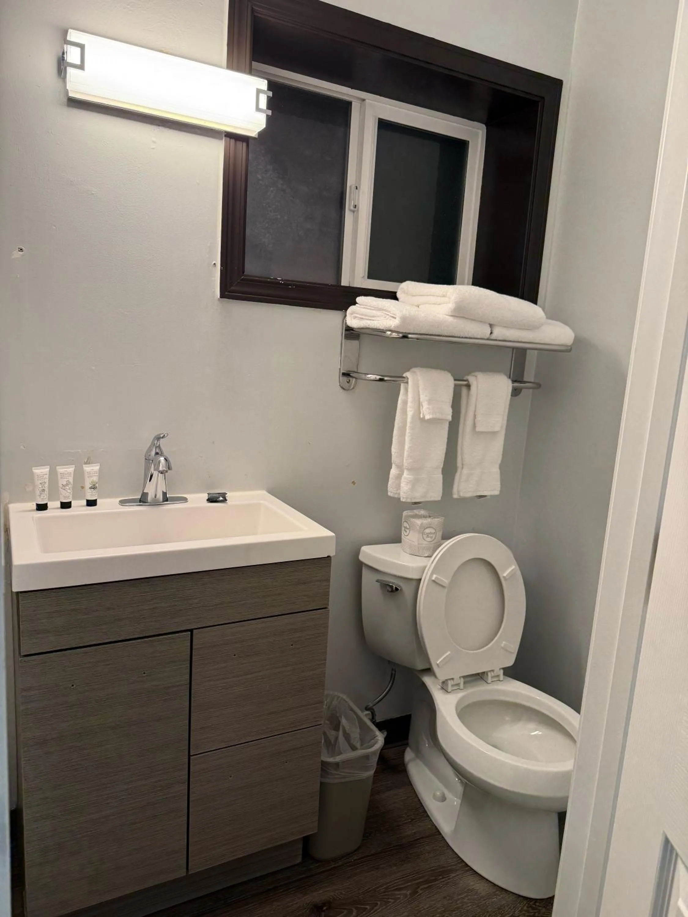 Economy Inn