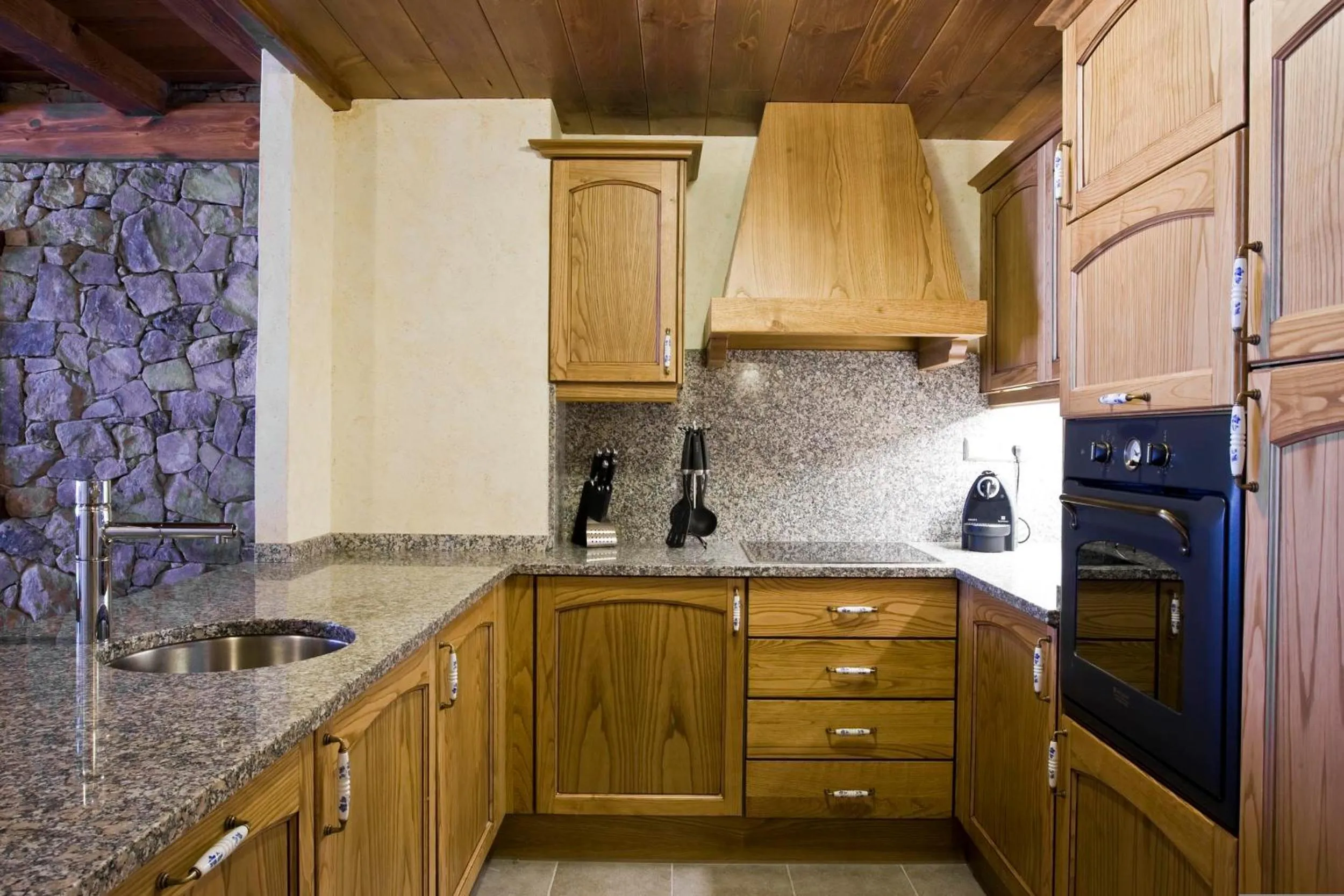 Kitchen or kitchenette in Apartaments Els Llacs