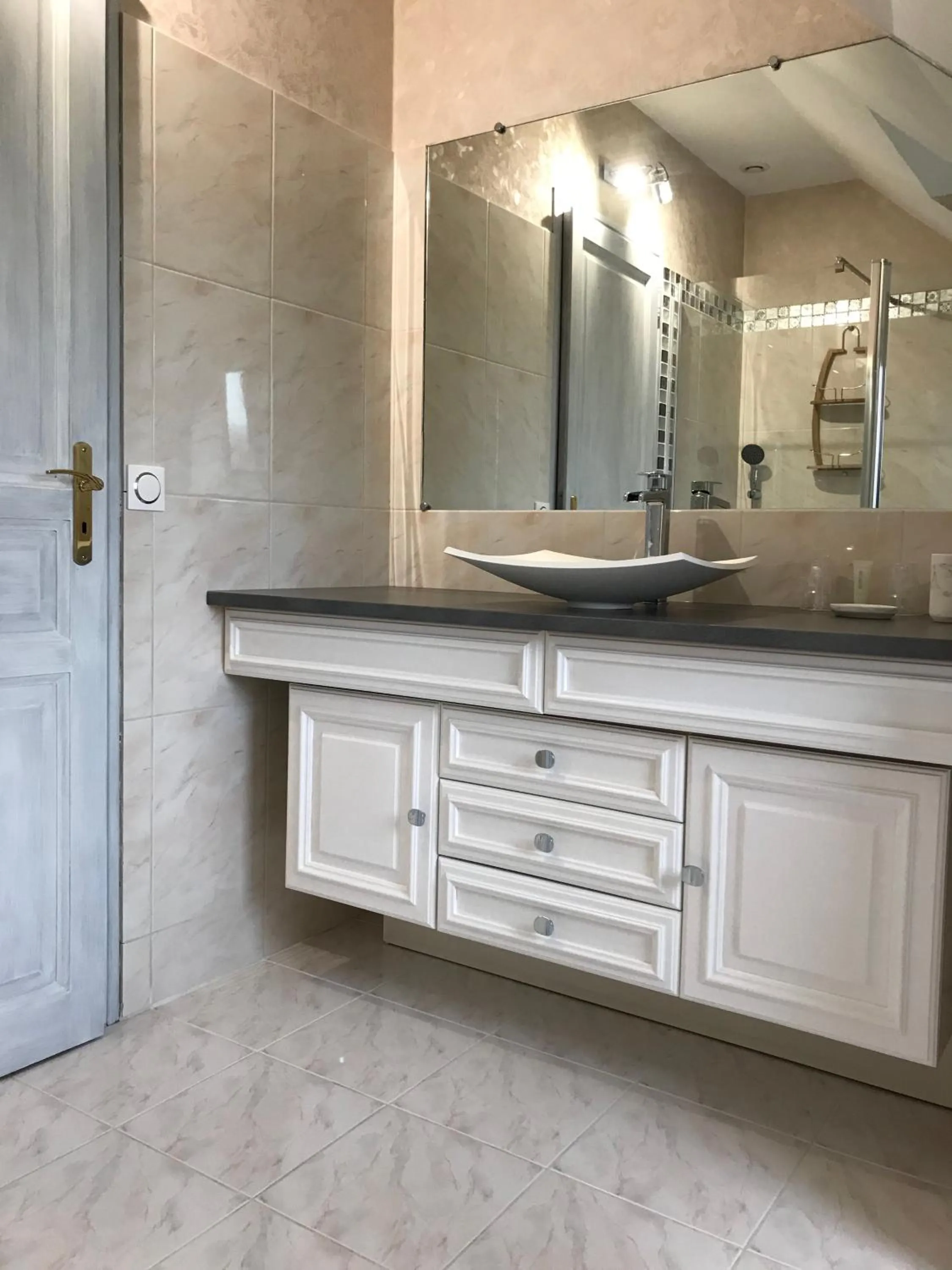 Bathroom in La Levraudière