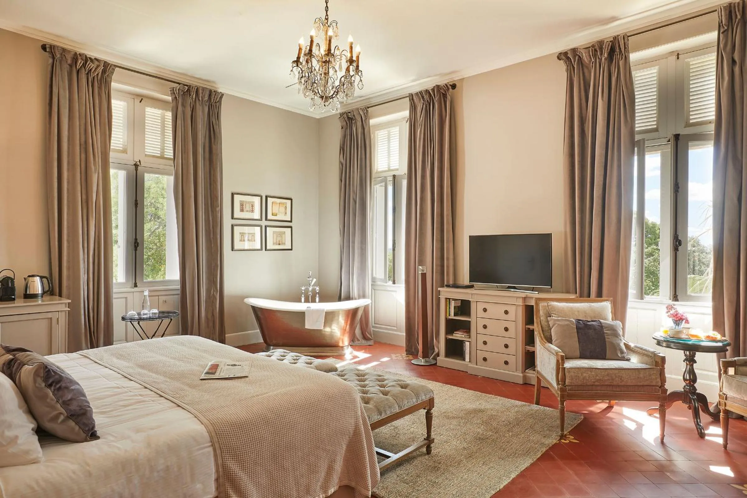 Photo of the whole room, Bed in Château St Pierre de Serjac