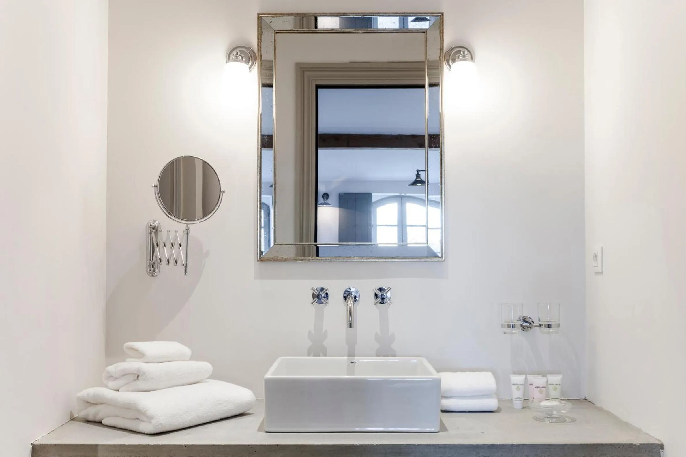 Bathroom in Château St Pierre de Serjac