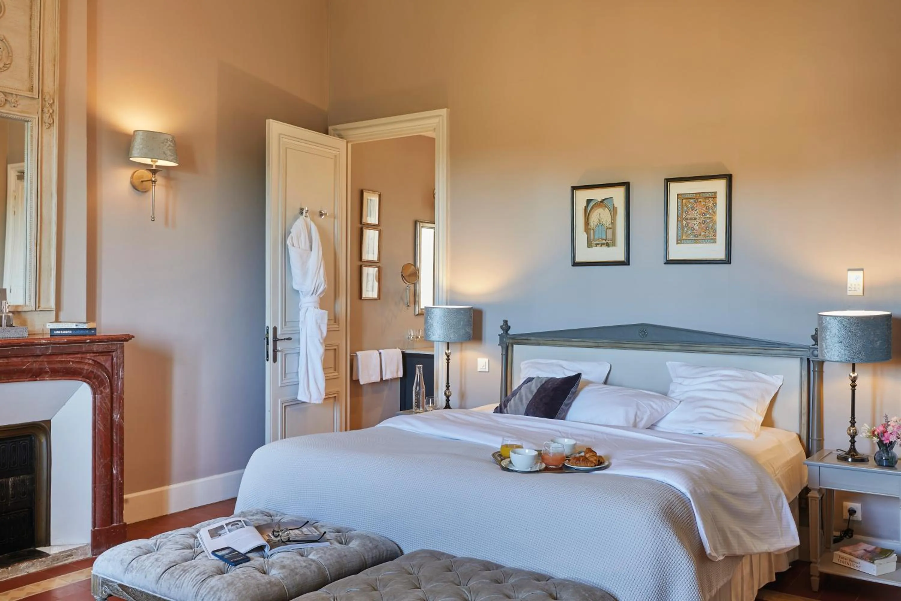 Photo of the whole room, Bed in Château St Pierre de Serjac