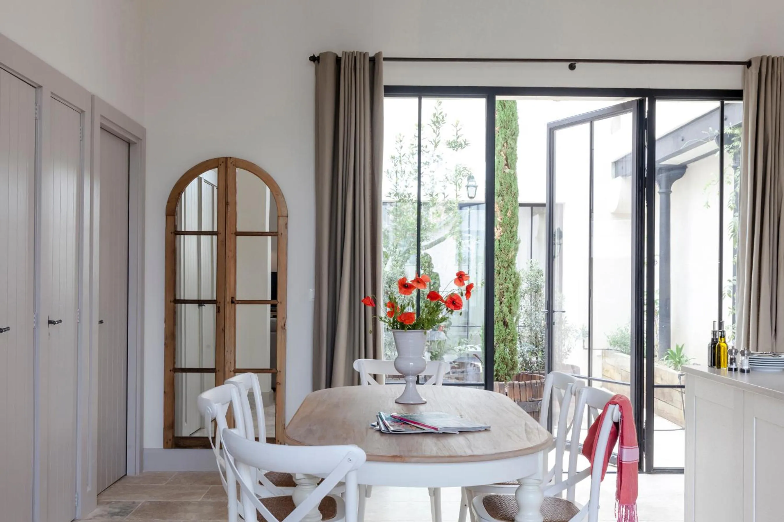 Dining area in Château St Pierre de Serjac