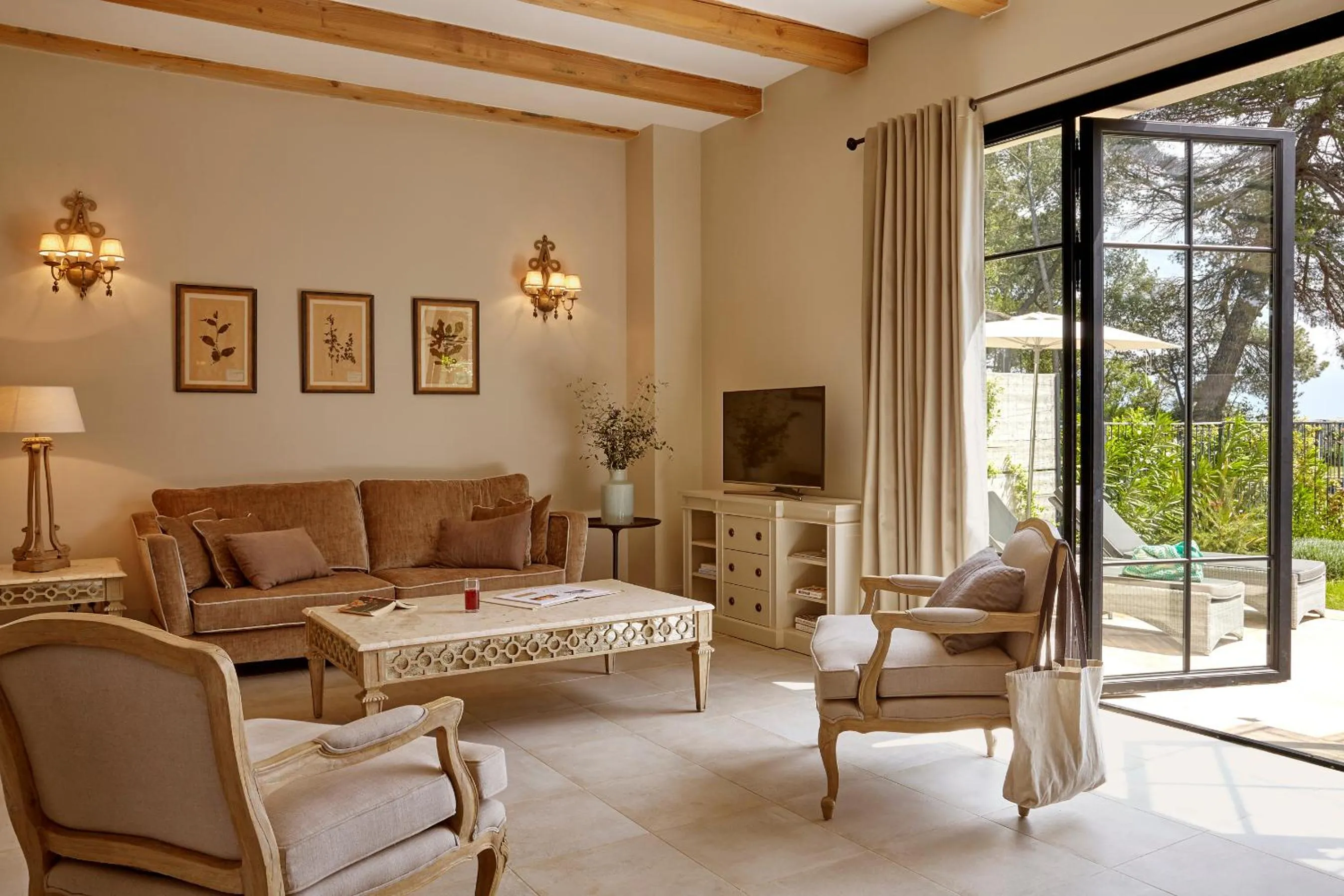 Living room in Château St Pierre de Serjac