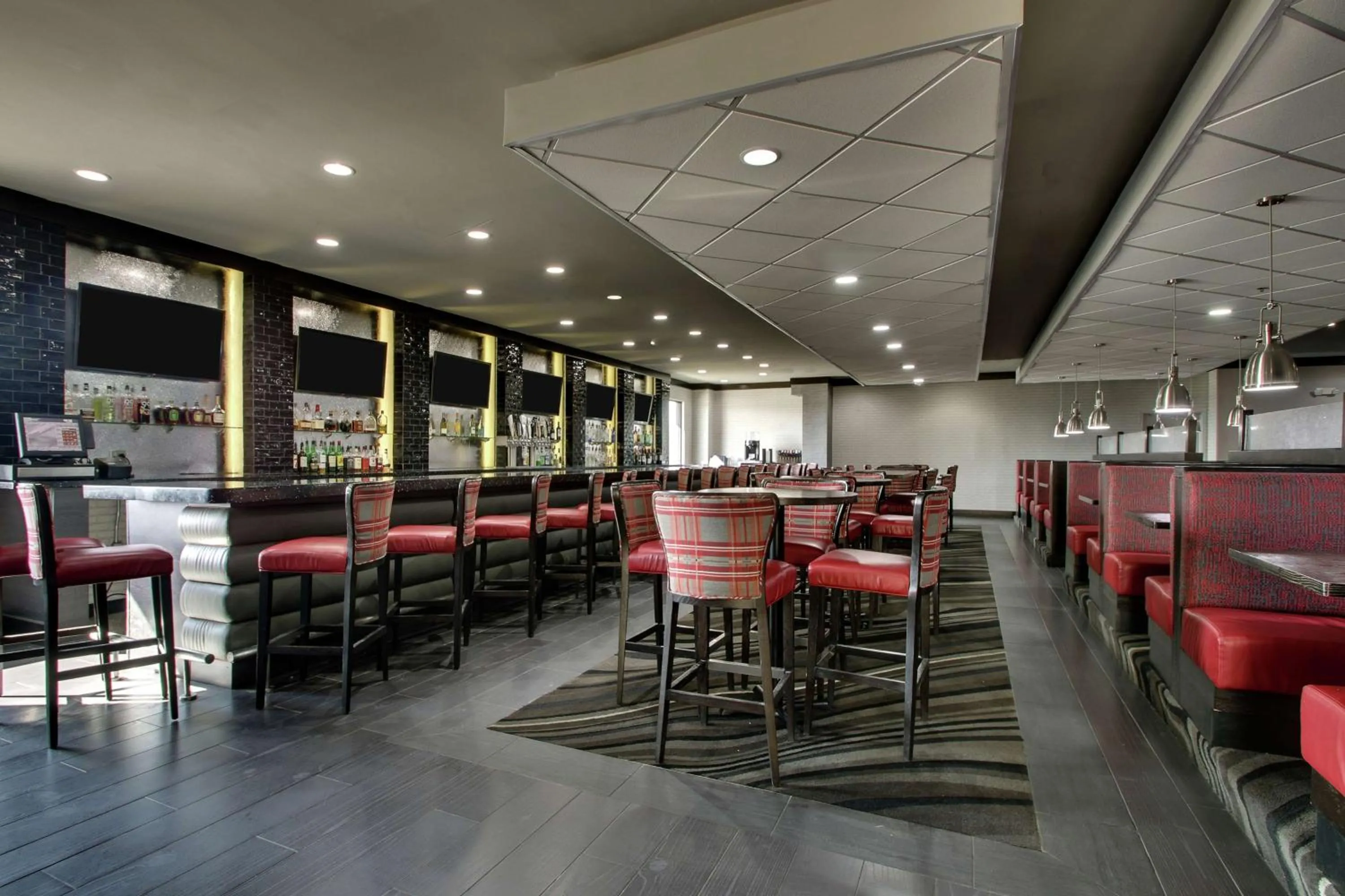 Restaurant/places to eat in Doubletree By Hilton Mt. Vernon