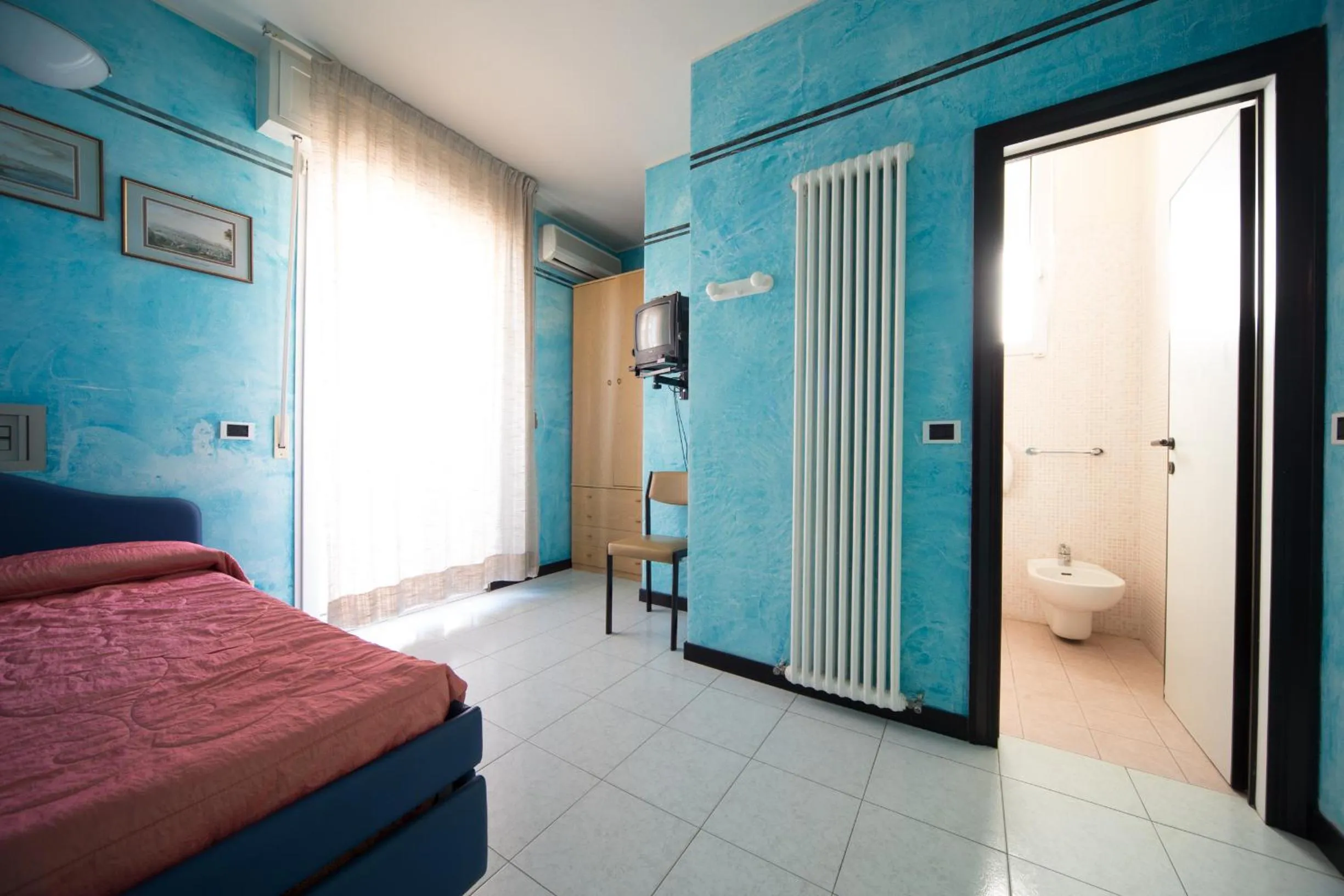 bunk bed in Amba Hotel