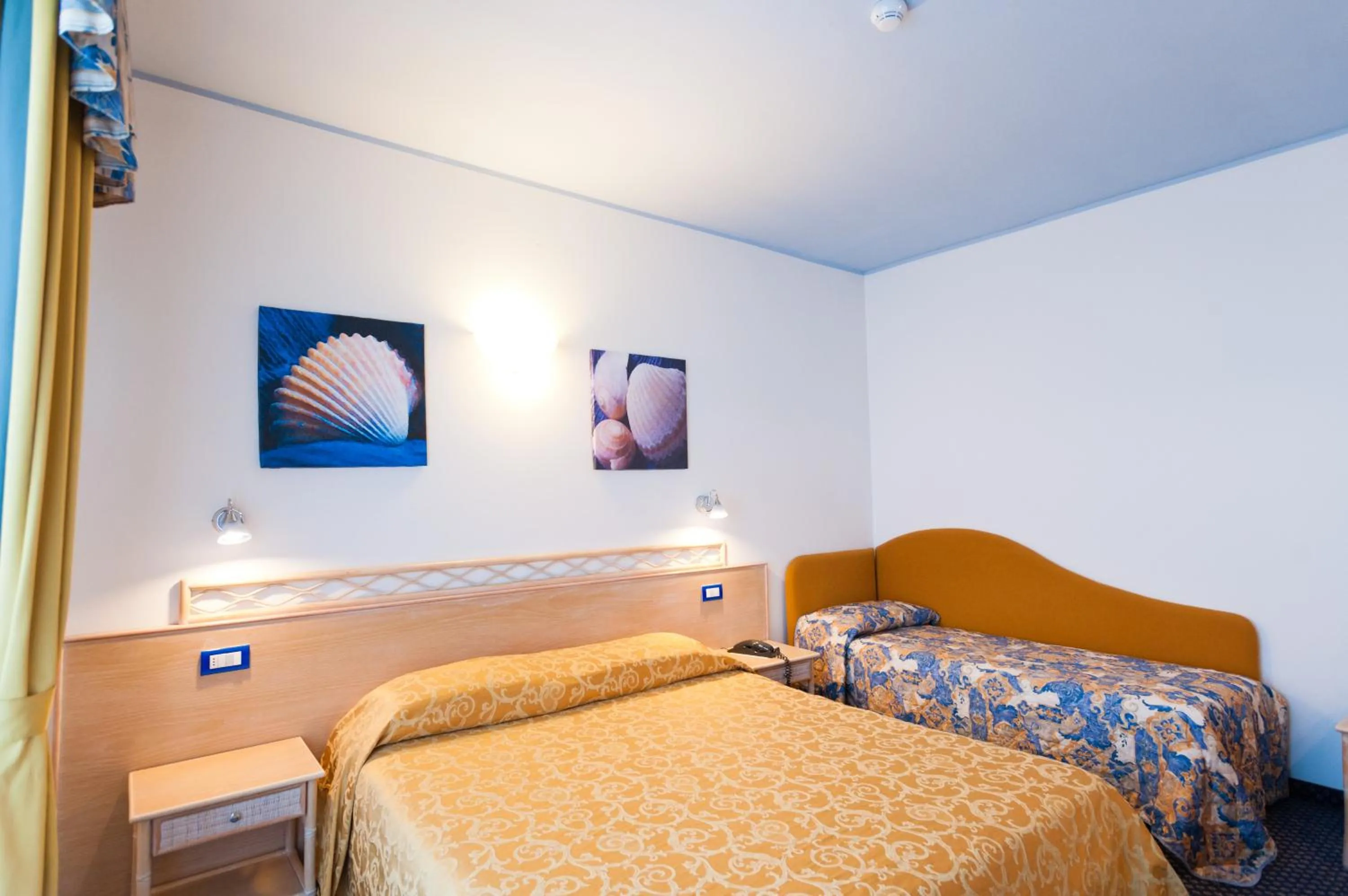 Bed in El Cid Campeador - Family Hotel