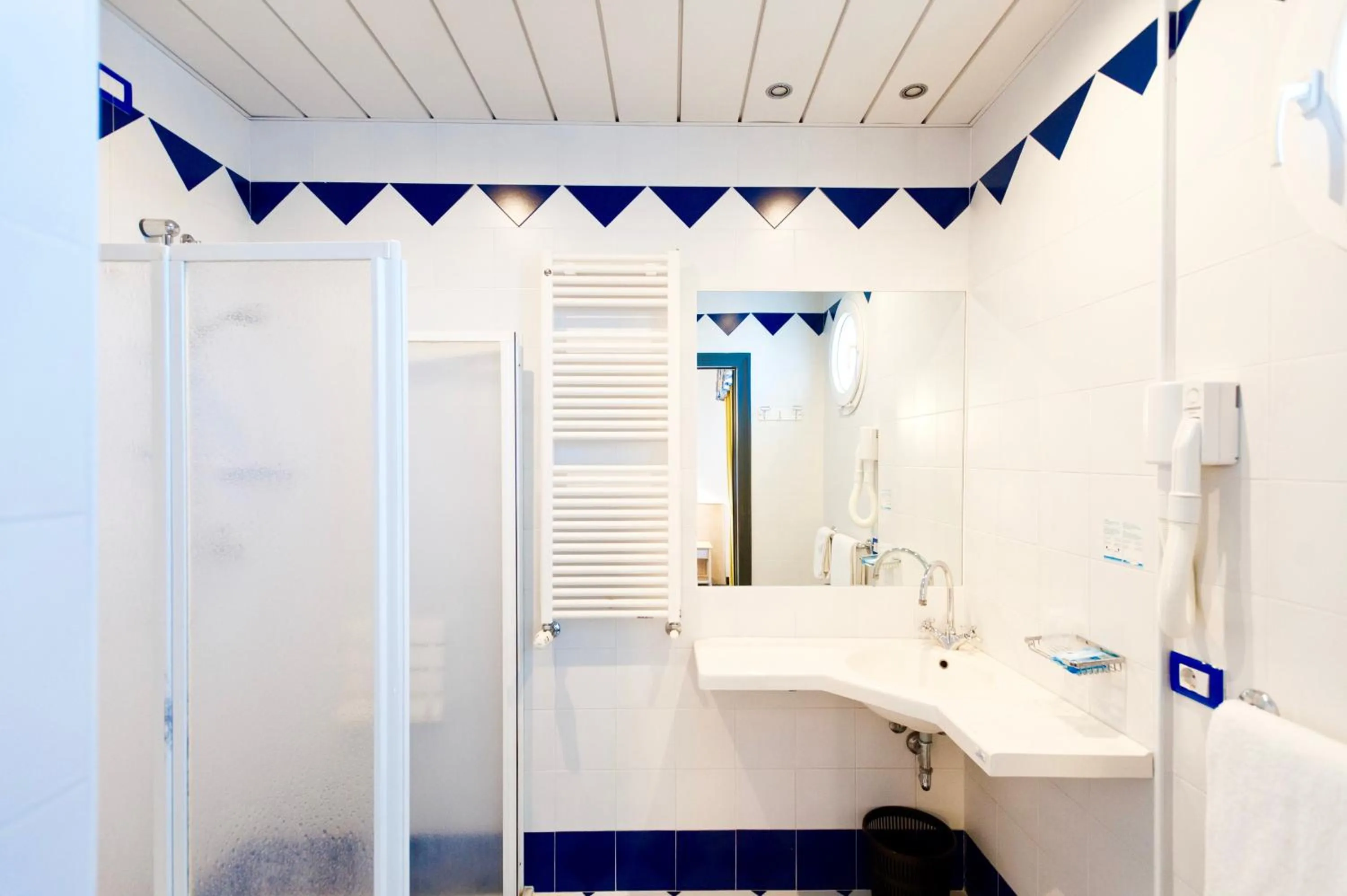 Bathroom in El Cid Campeador - Family Hotel