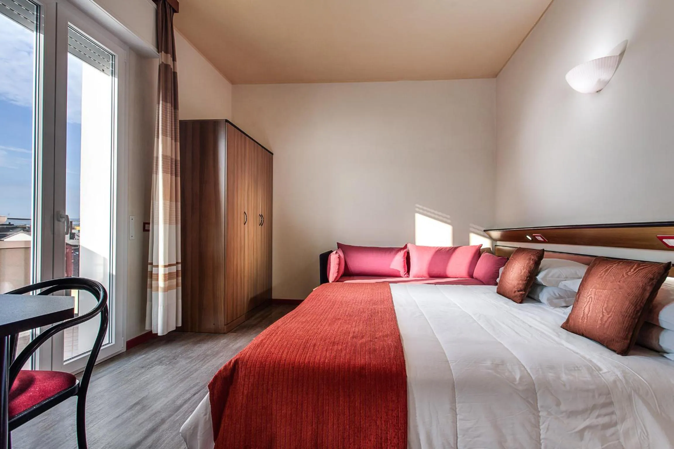 Bedroom, Bed in El Cid Campeador - Family Hotel