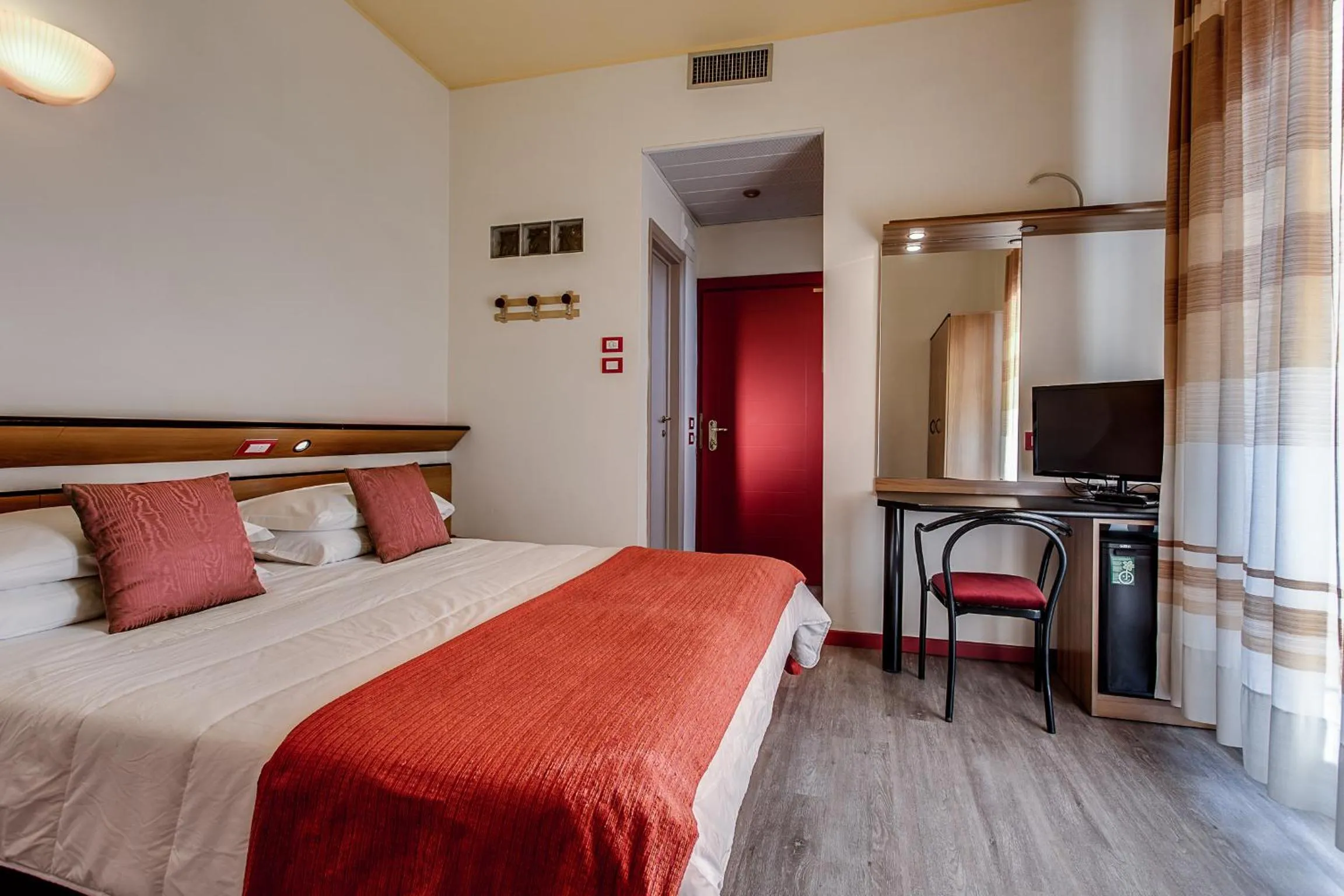 Bedroom, Bed in El Cid Campeador - Family Hotel