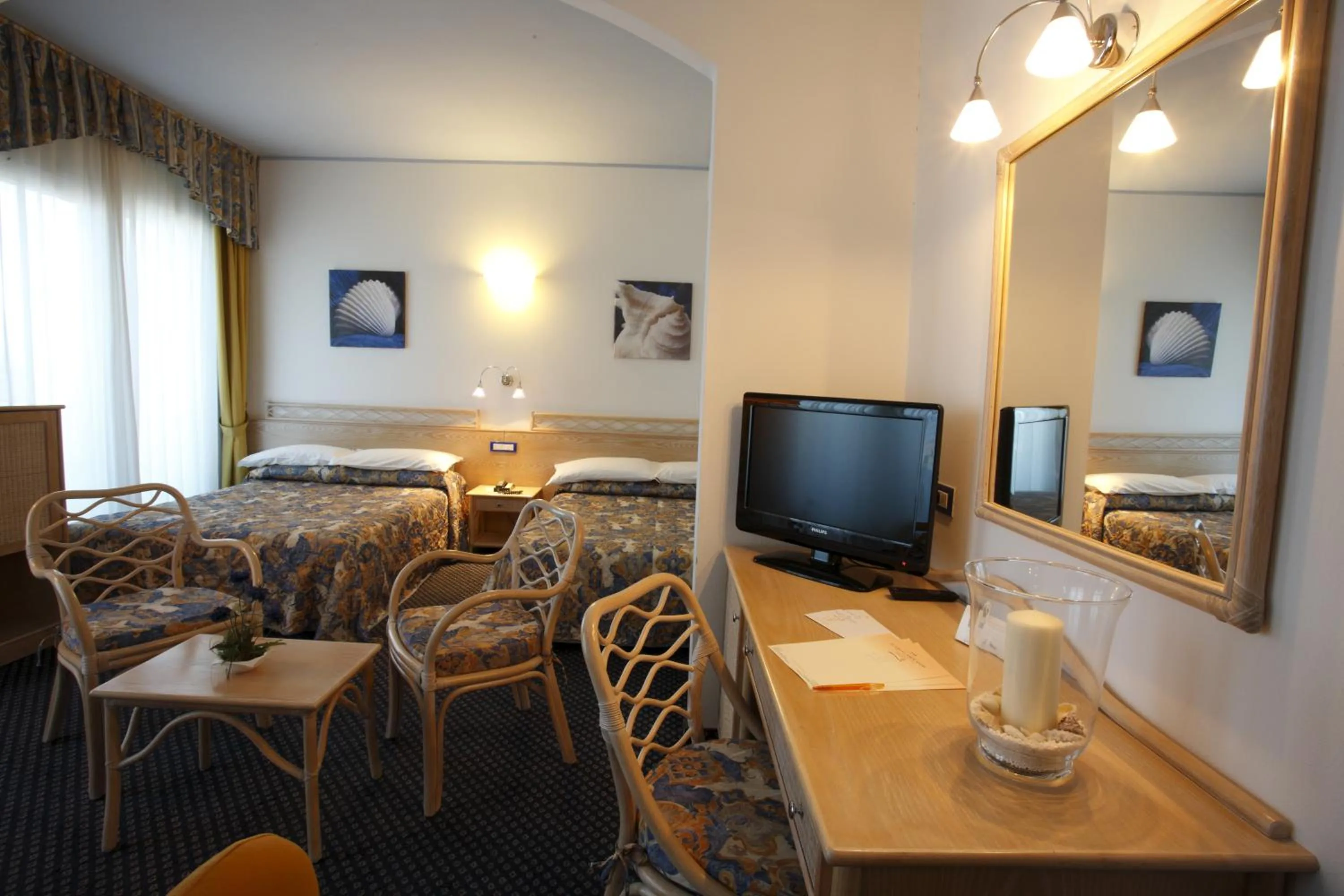 TV and multimedia, Bed in El Cid Campeador - Family Hotel