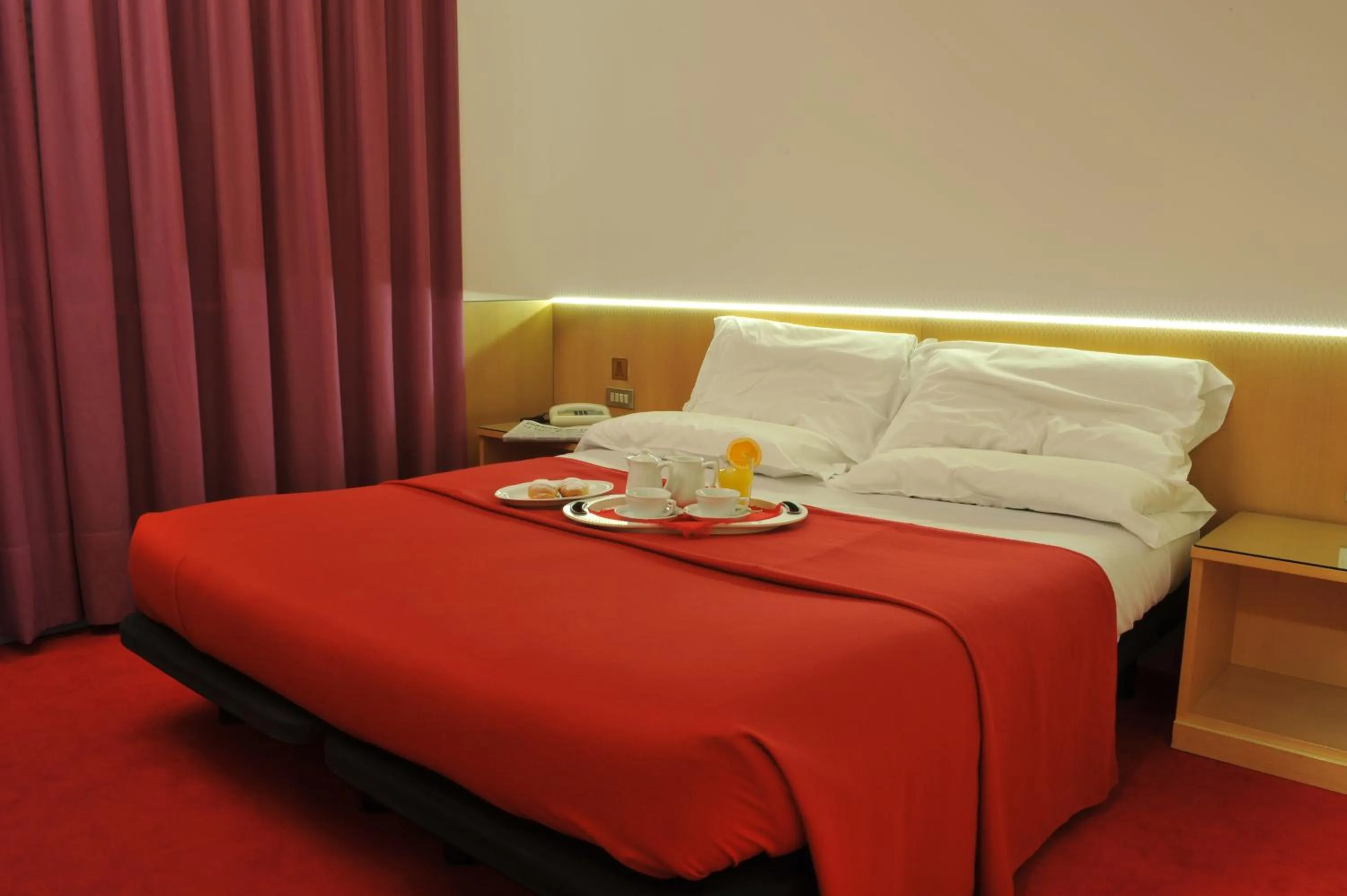 View (from property/room), Bed in Hotel Ariane