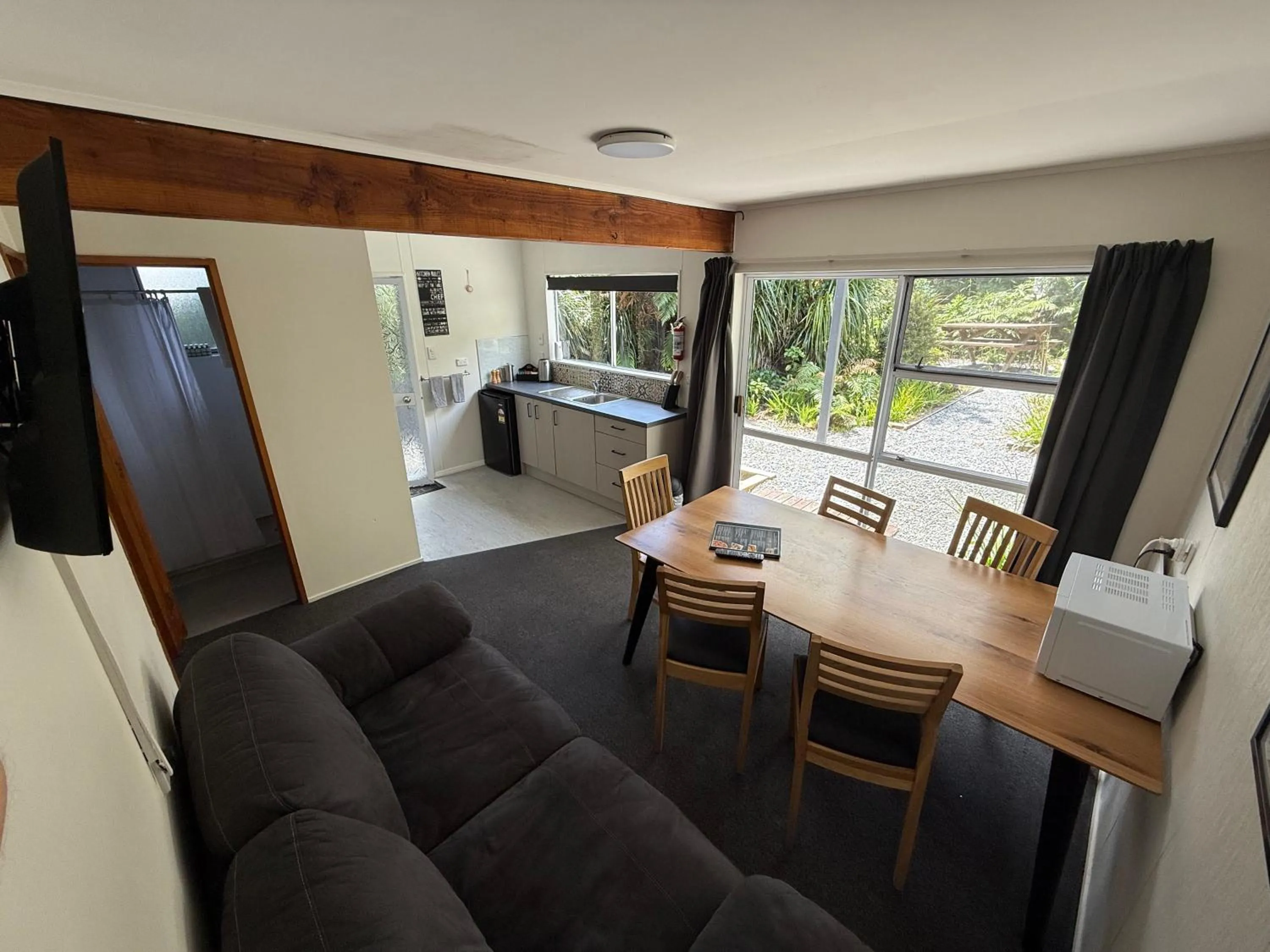 Kitchen or kitchenette in Paparoa Park Motel