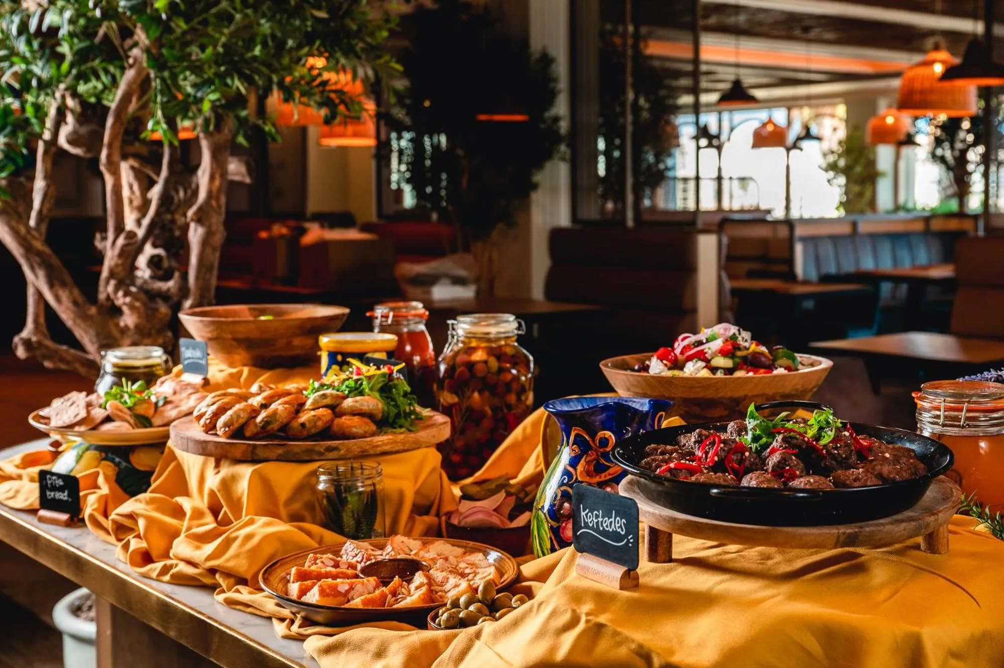 Restaurant/places to eat in Salini Resort