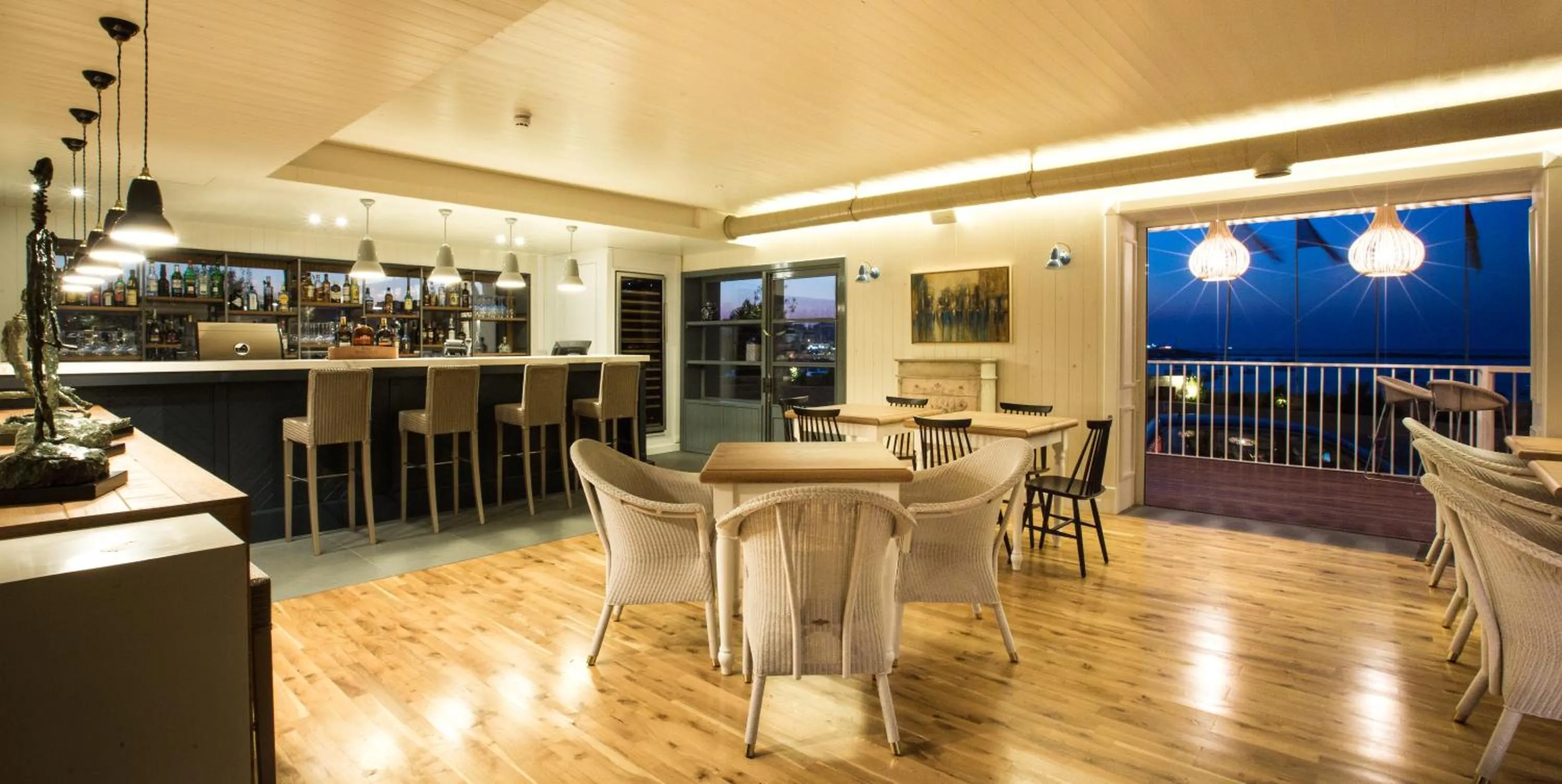 Restaurant/places to eat in Salini Resort