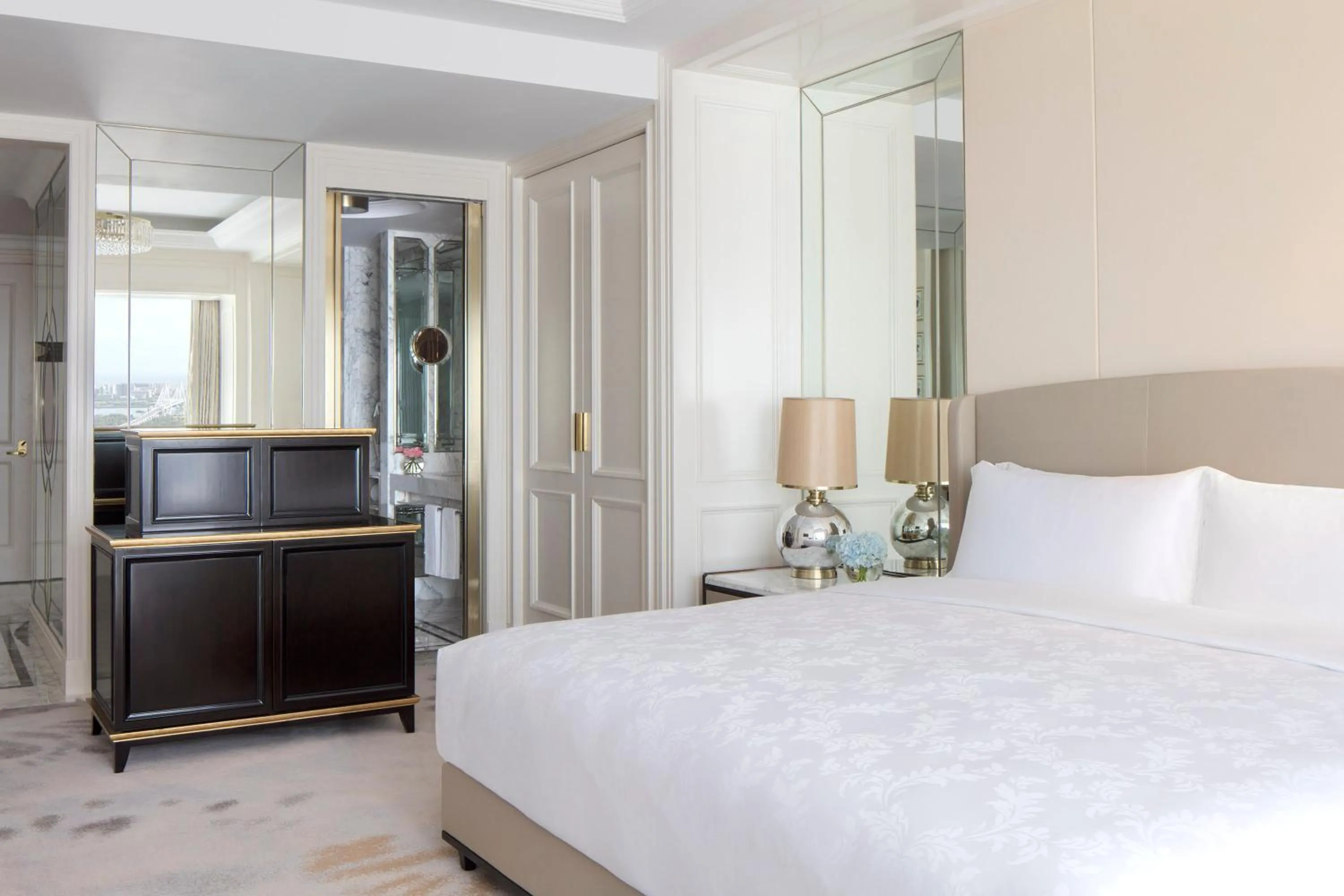 Bedroom, Bed in The Langham Haikou