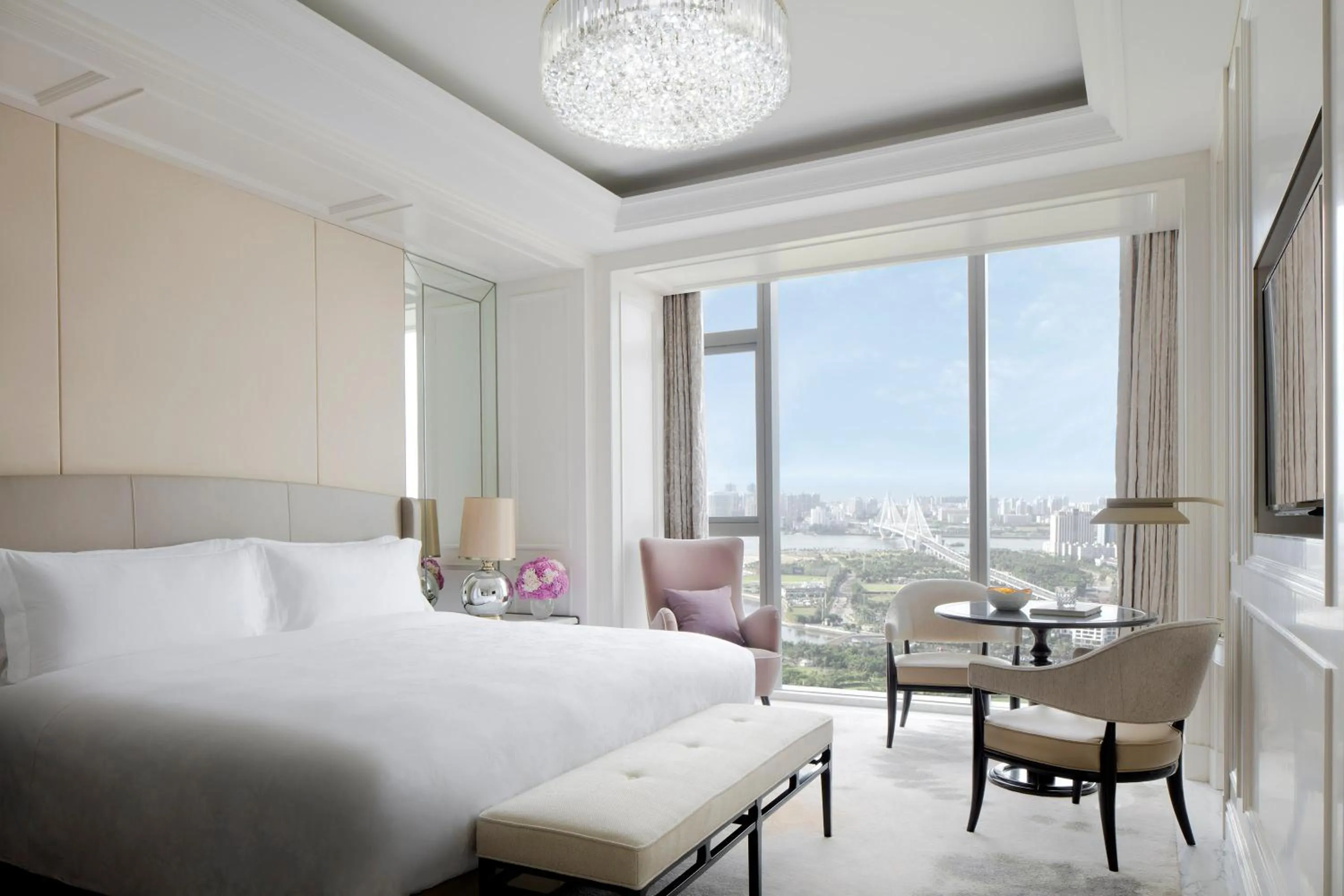 Bedroom, Bed in The Langham Haikou