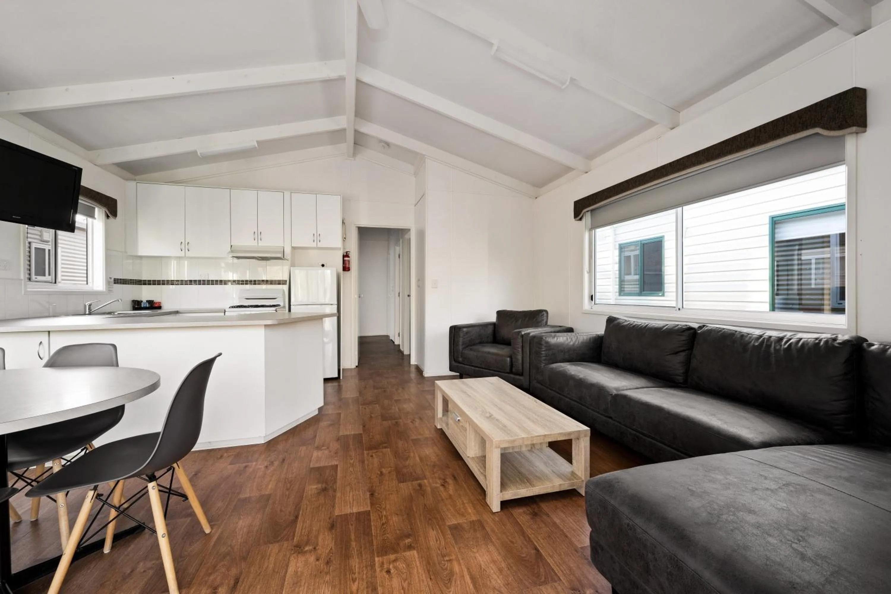 Kitchen or kitchenette in Bright Riverside Holiday Park