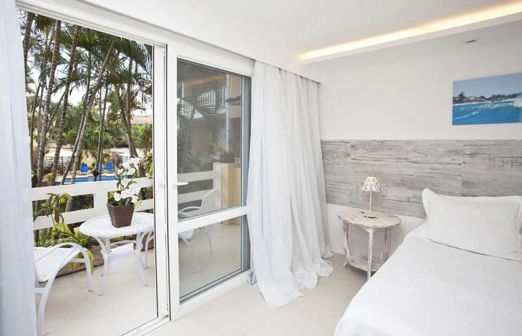 Swimming pool, Bed in Auberge de la Langouste