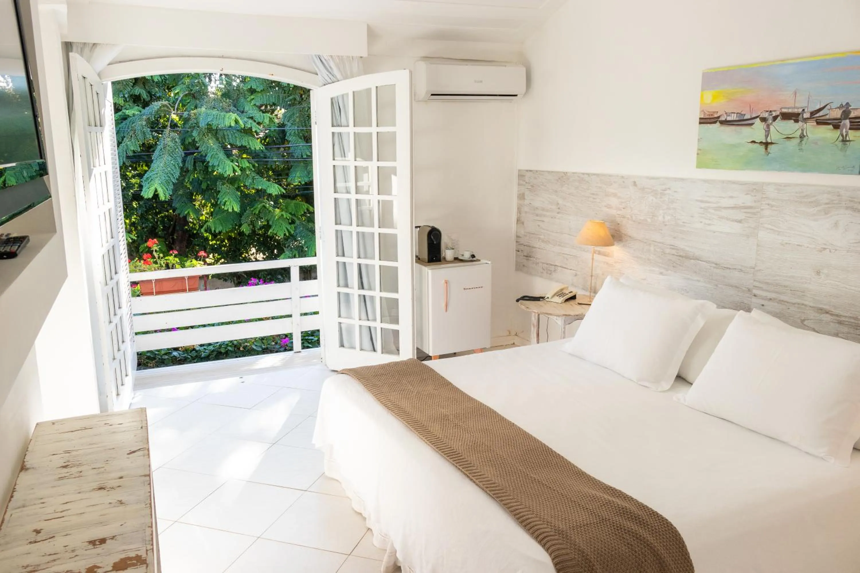 Bedroom, Bed in Auberge de la Langouste