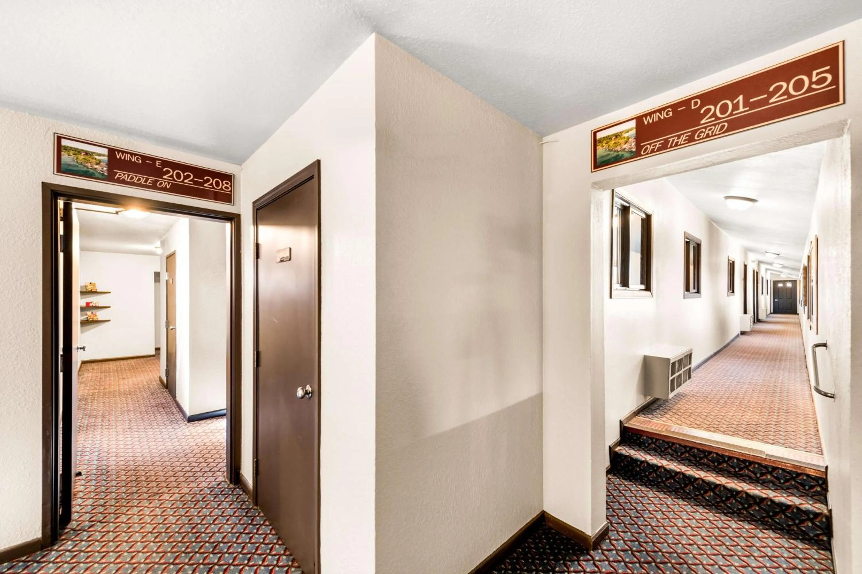Property building, Bed in Americas Best Value Inn Marquette