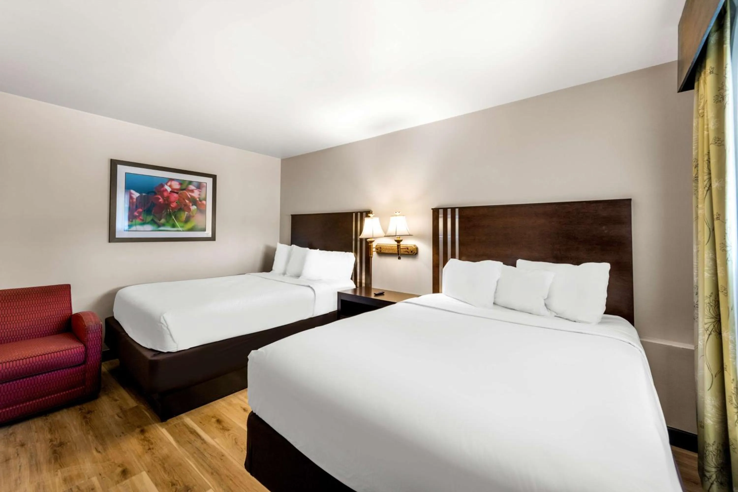 Bedroom, Bed in Americas Best Value Inn Marquette