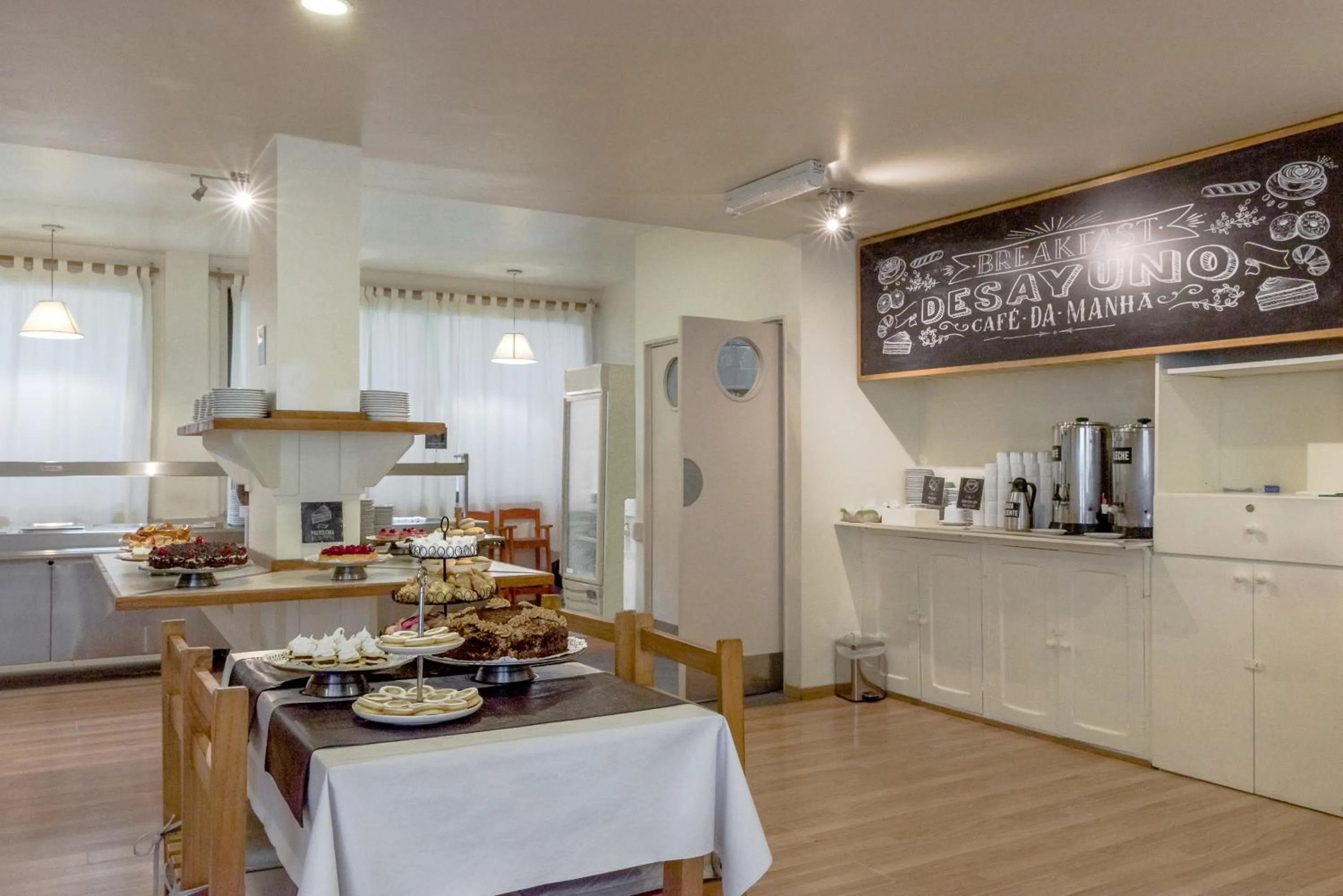 Coffee/tea facilities in Soft Bariloche Hotel