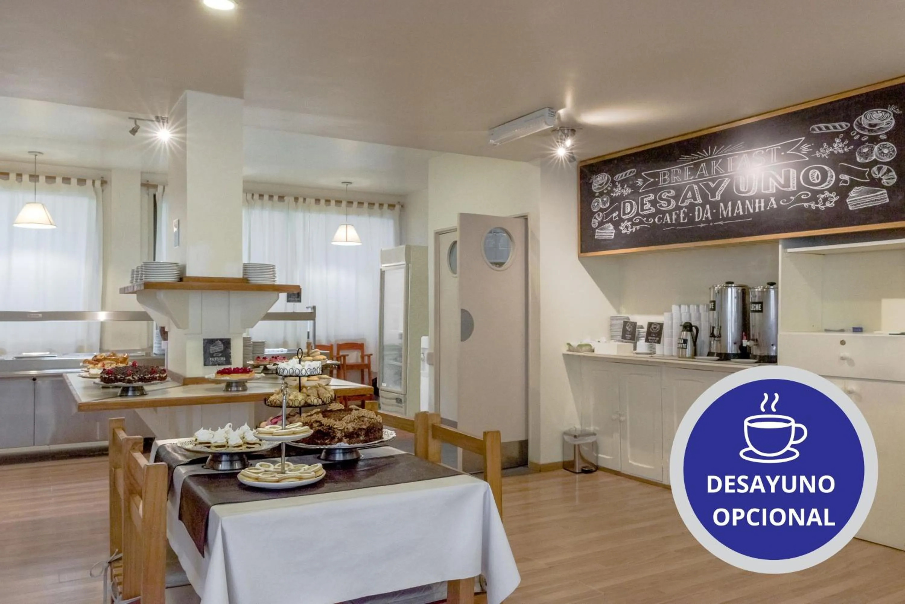 Buffet breakfast in Soft Bariloche Hotel