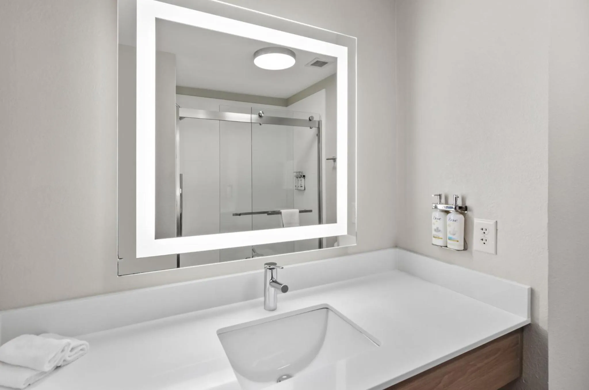 Bathroom in Holiday Inn Express Hotel & Suites Mount Airy by IHG