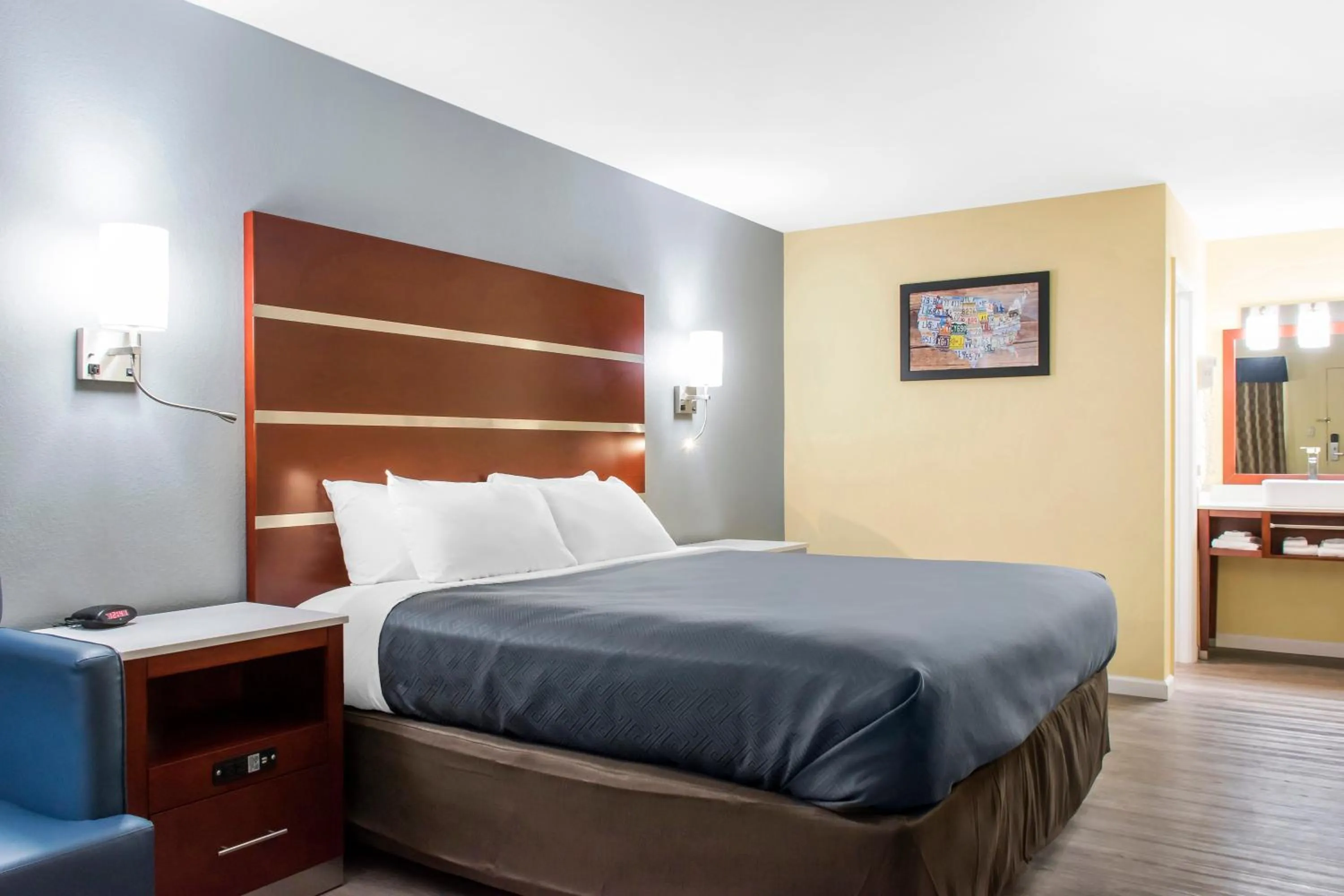 Bed in Escape Inn Hershey