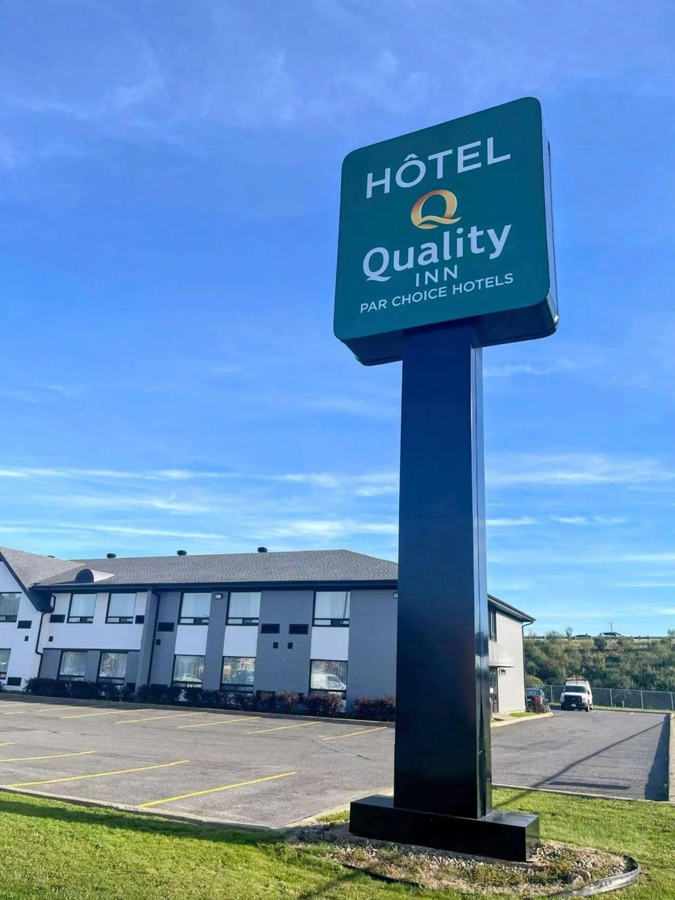 Property building in Quality Inn Saint-Jean-sur-Richelieu