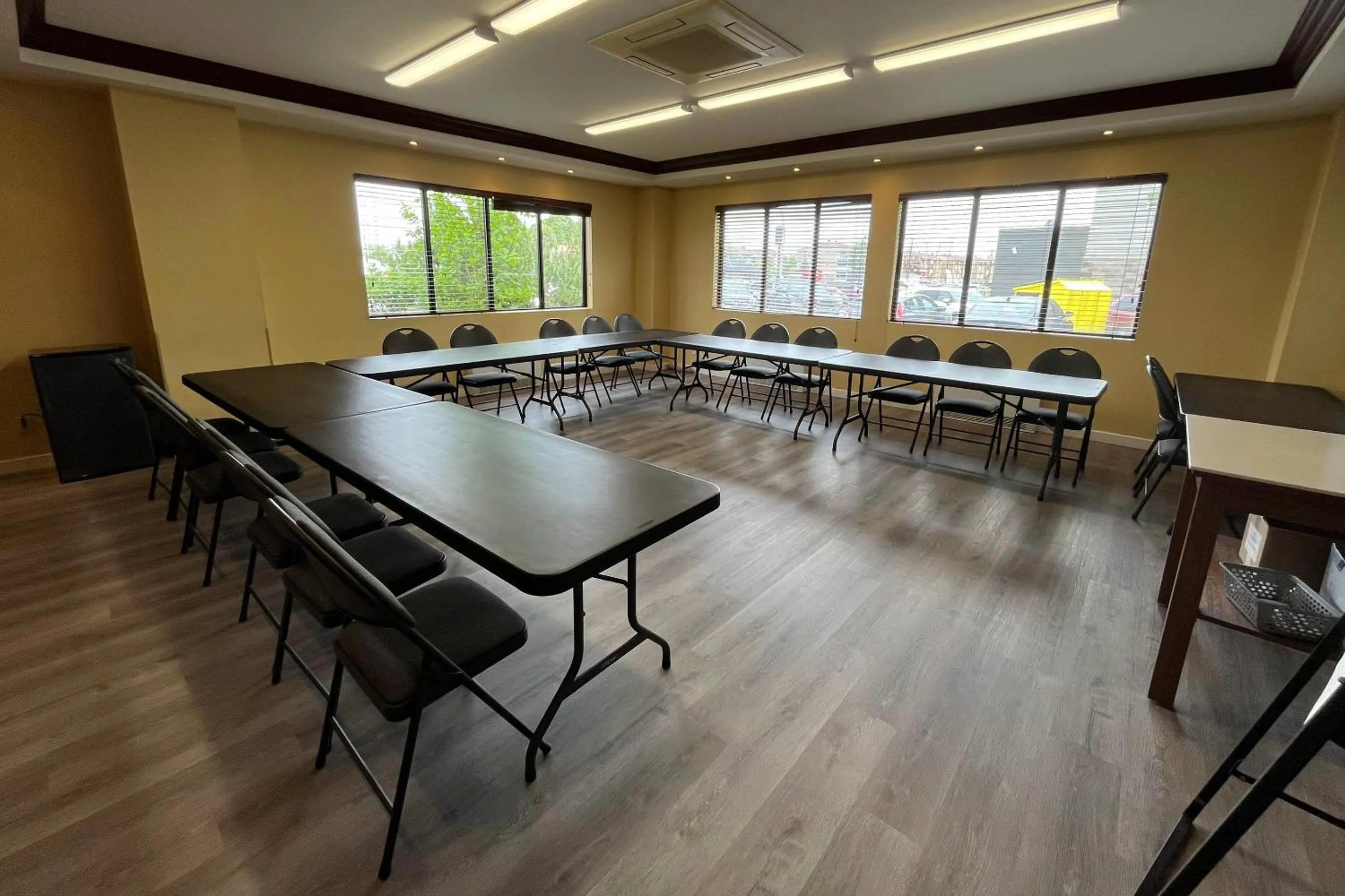 Meeting/conference room in Quality Inn Saint-Jean-sur-Richelieu