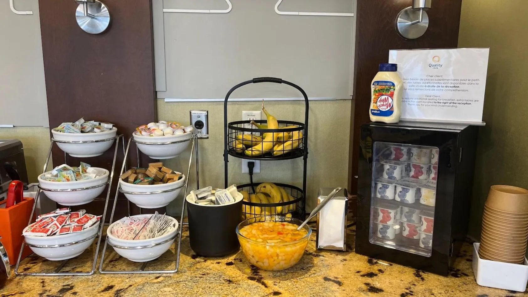 Breakfast in Quality Inn Saint-Jean-sur-Richelieu