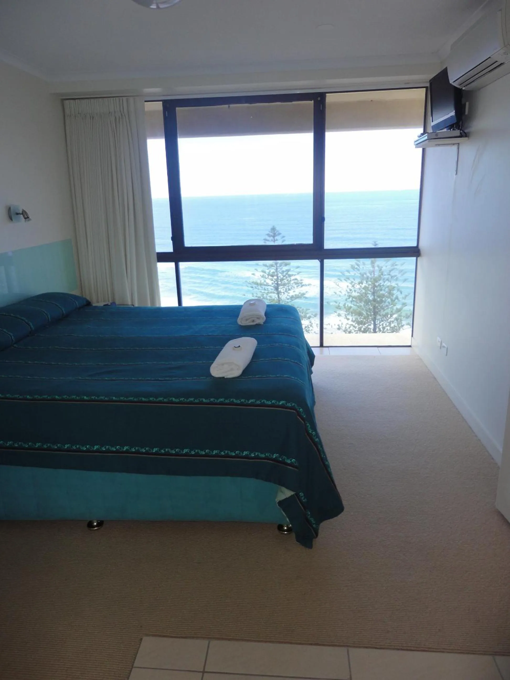 Bedroom, Bed in Coolum Caprice