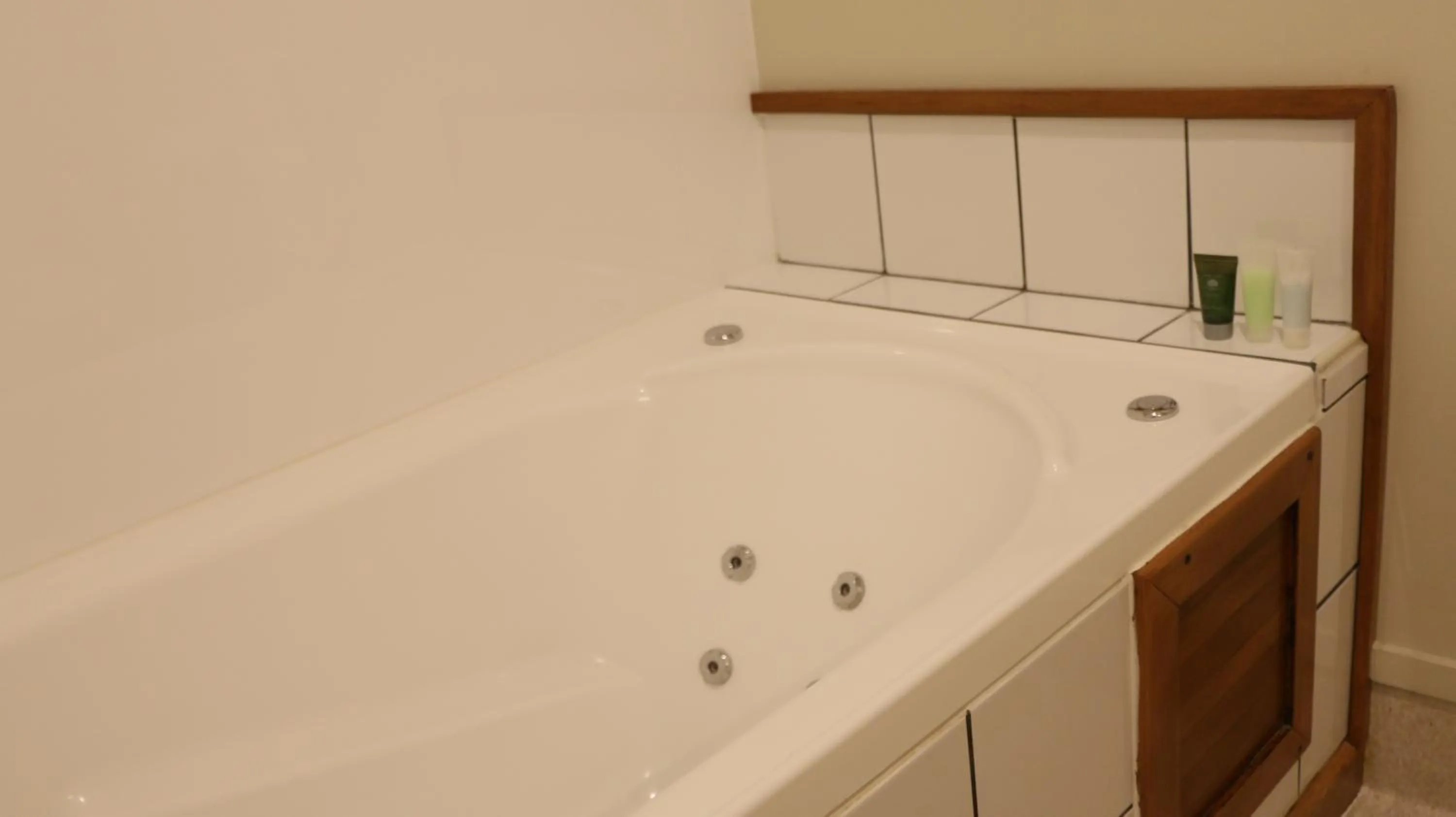 Hot Tub in Sunset Motel