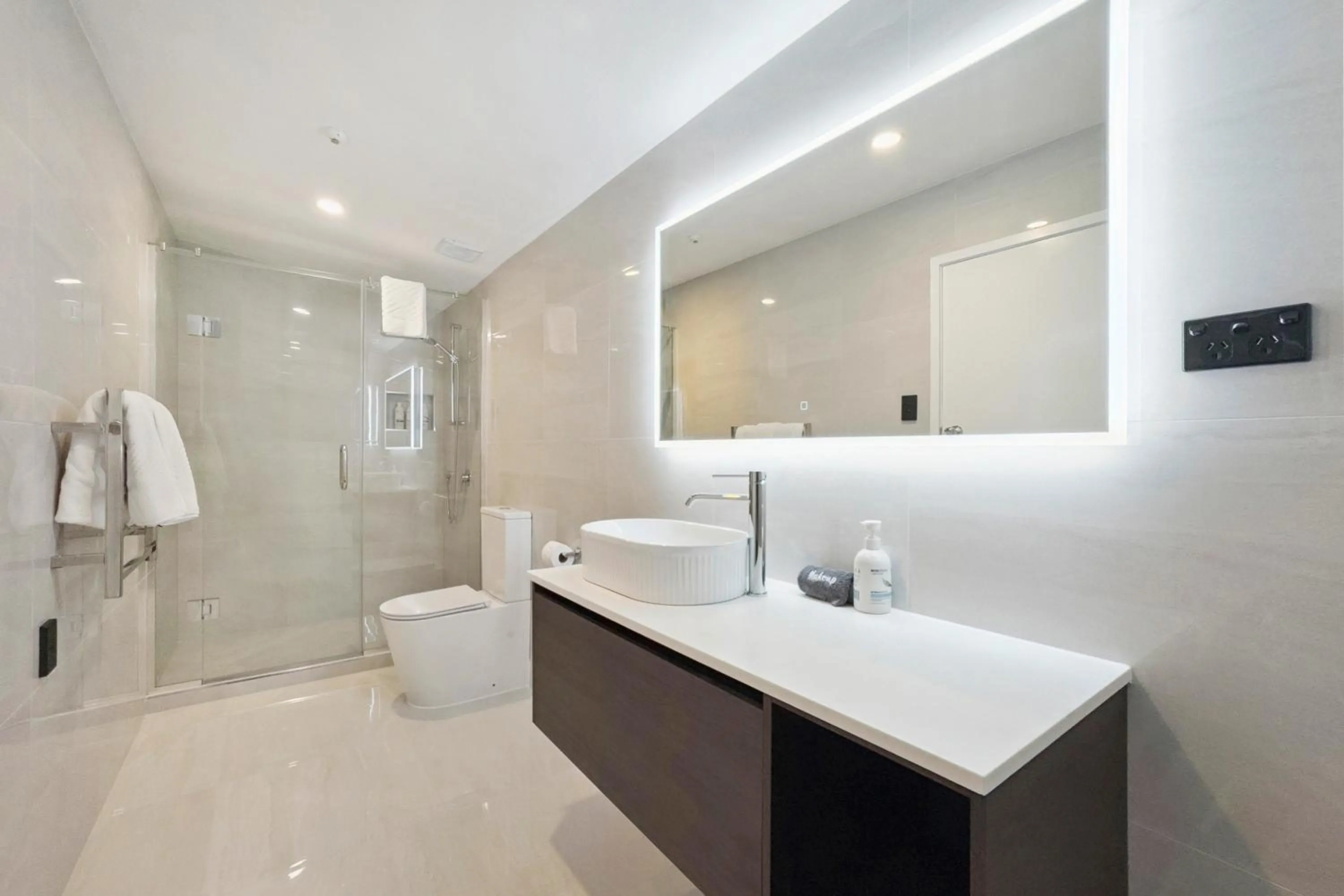 Shower in Sai Motels - Greenlane Auckland