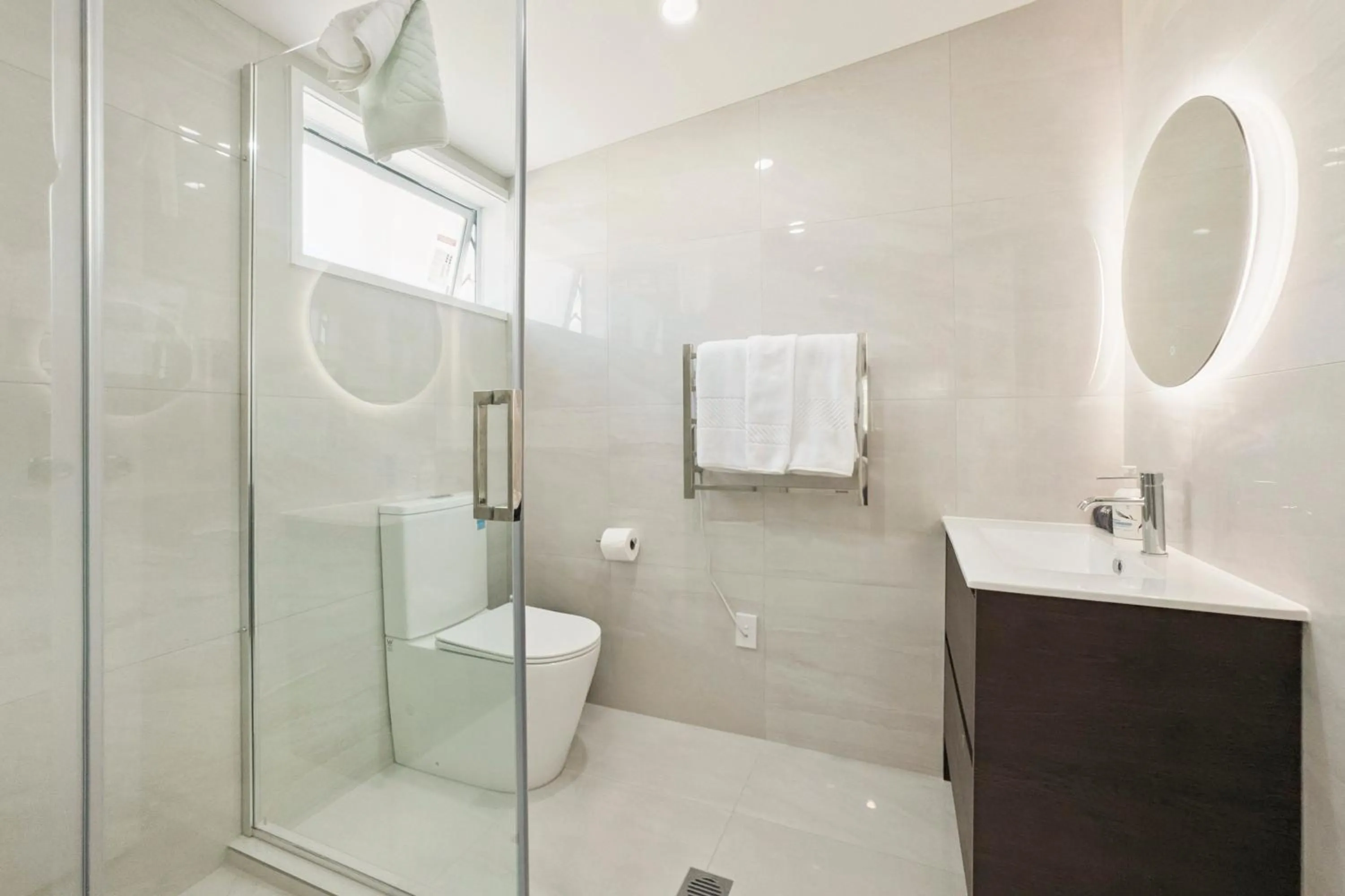 Shower in Sai Motels - Greenlane Auckland