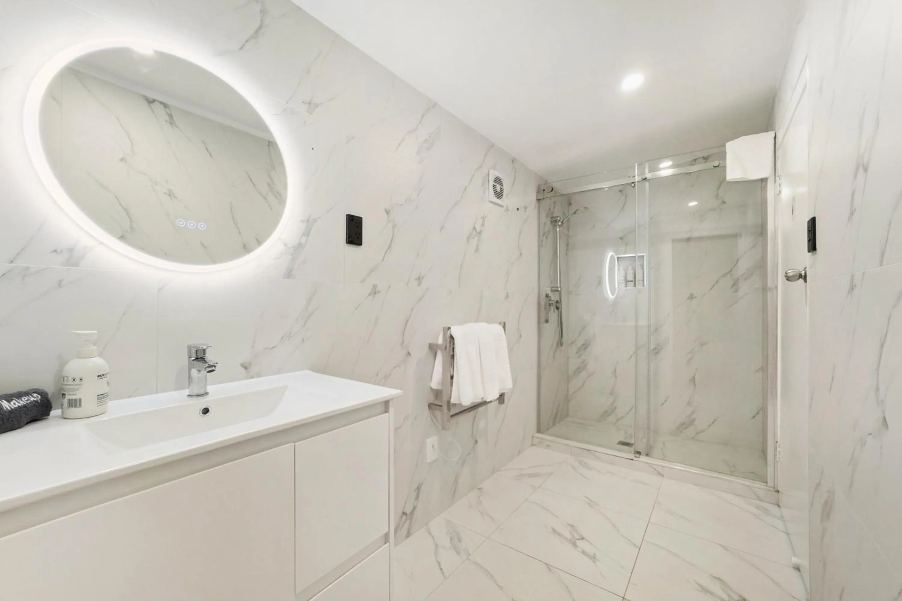 Shower in Sai Motels - Greenlane Auckland