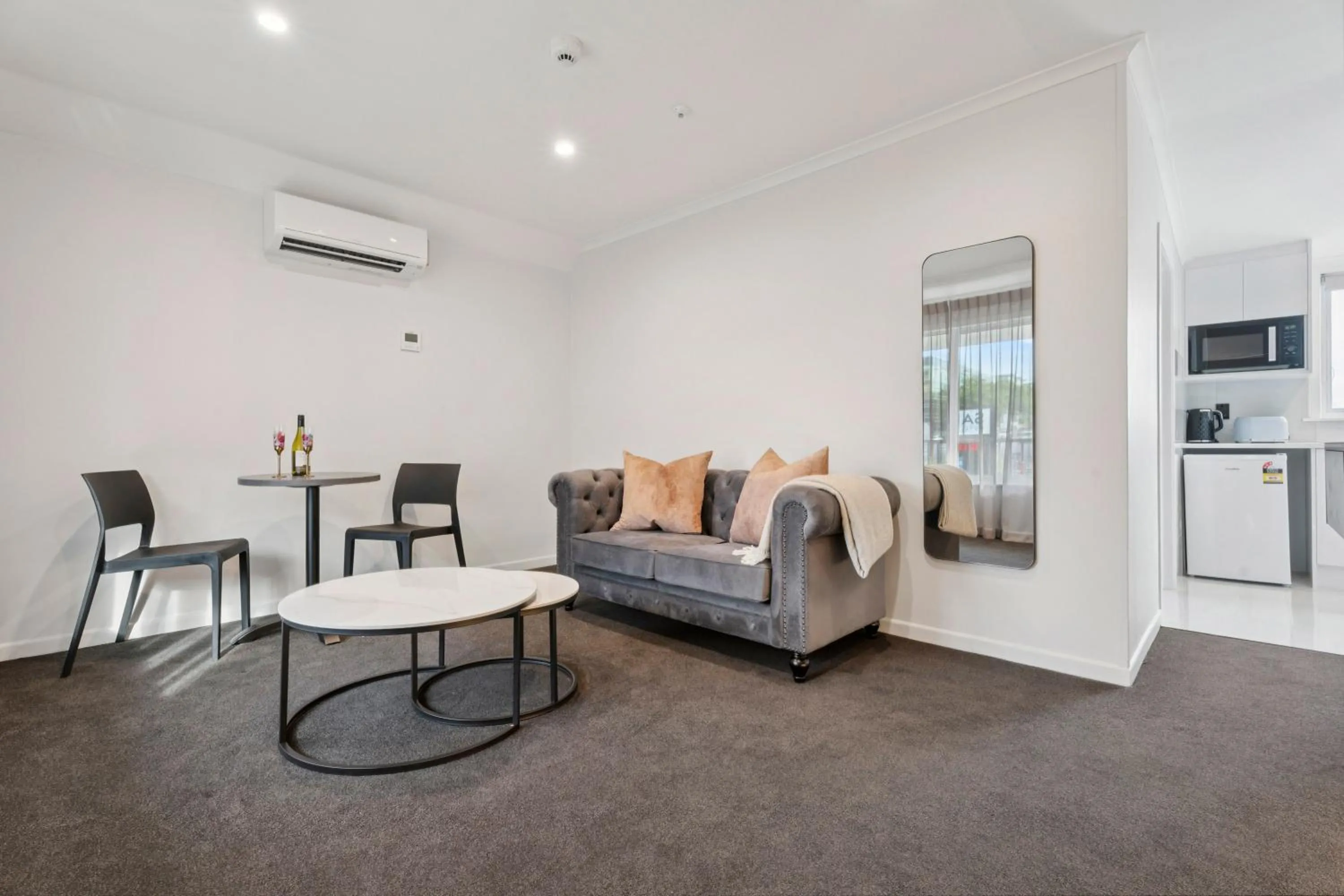 Living room in Sai Motels - Greenlane Auckland