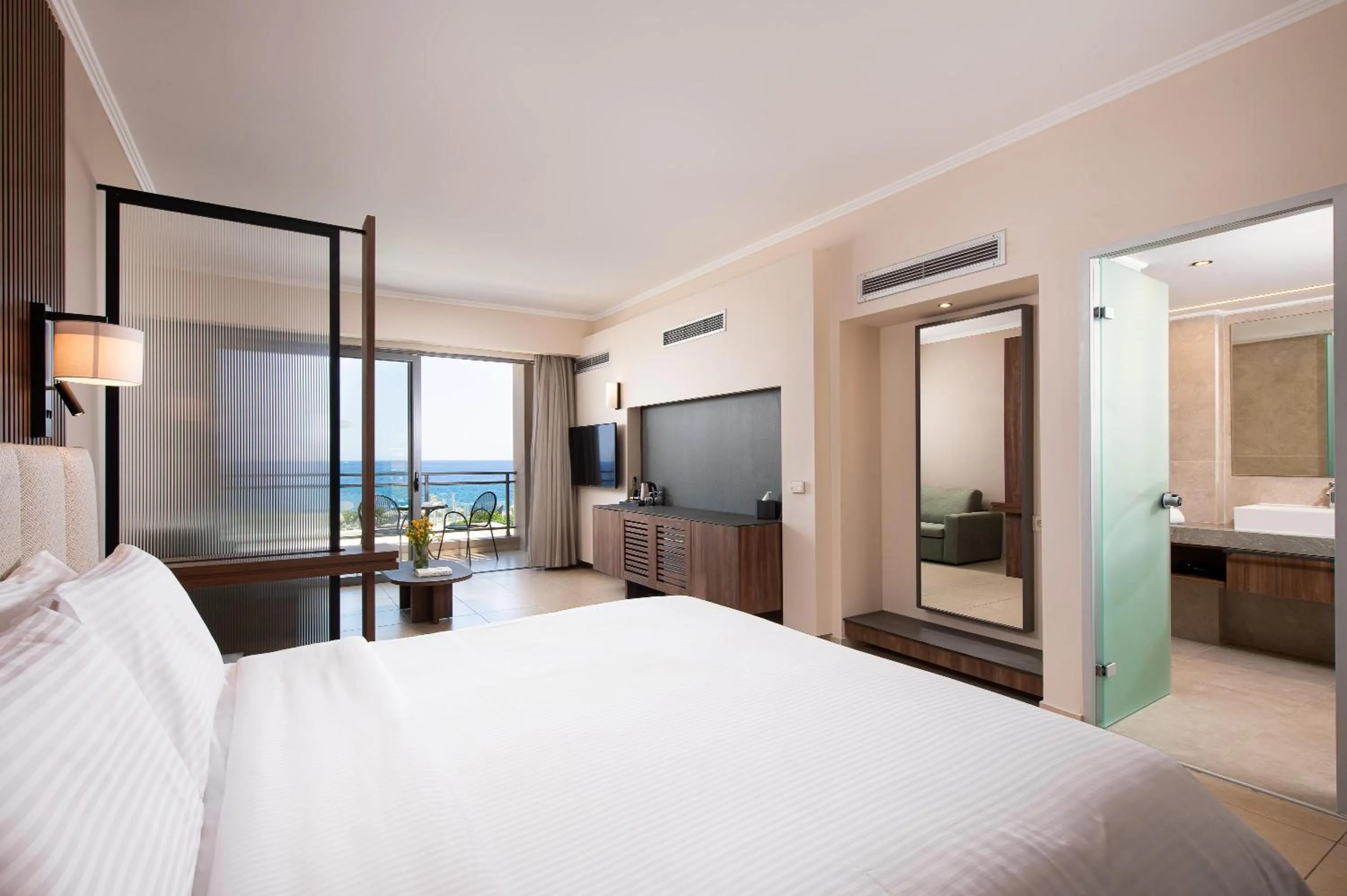 Photo of the whole room, Bed in KRESTEN ROYAL Euphoria Resort