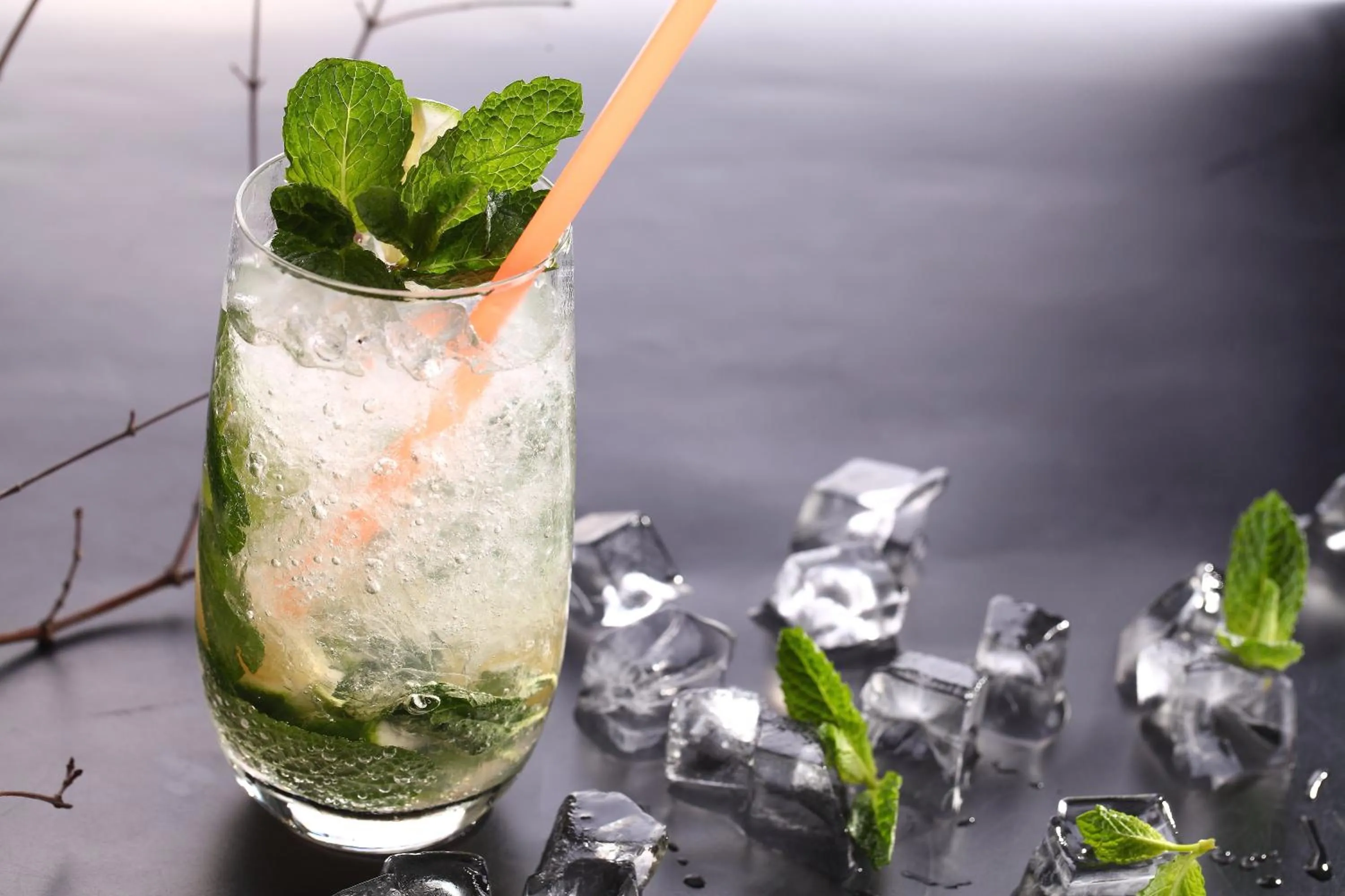 Lounge or bar in Crowne Plaza Shanghai Pudong