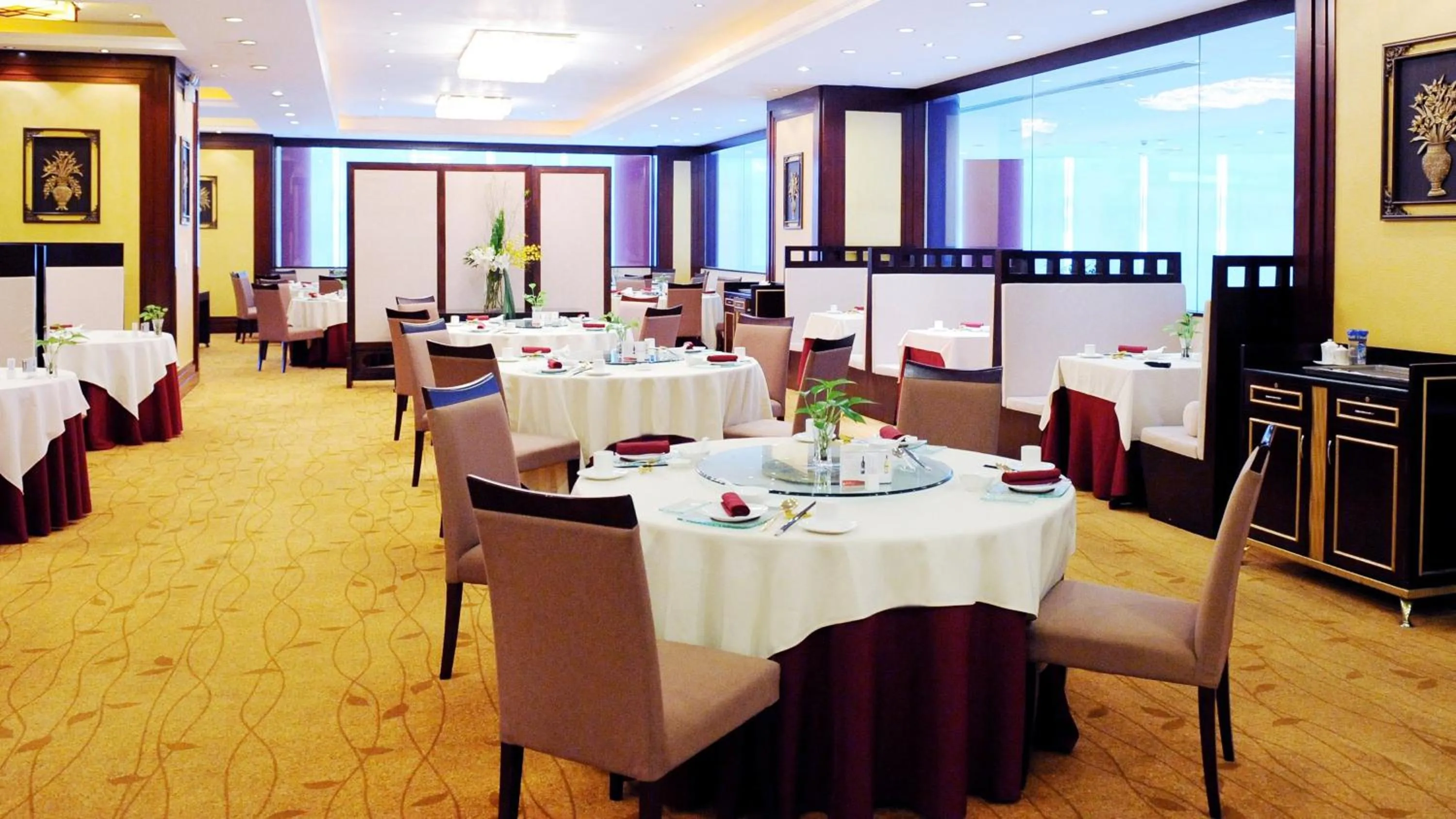 Restaurant/Places to Eat in Crowne Plaza Shanghai Pudong