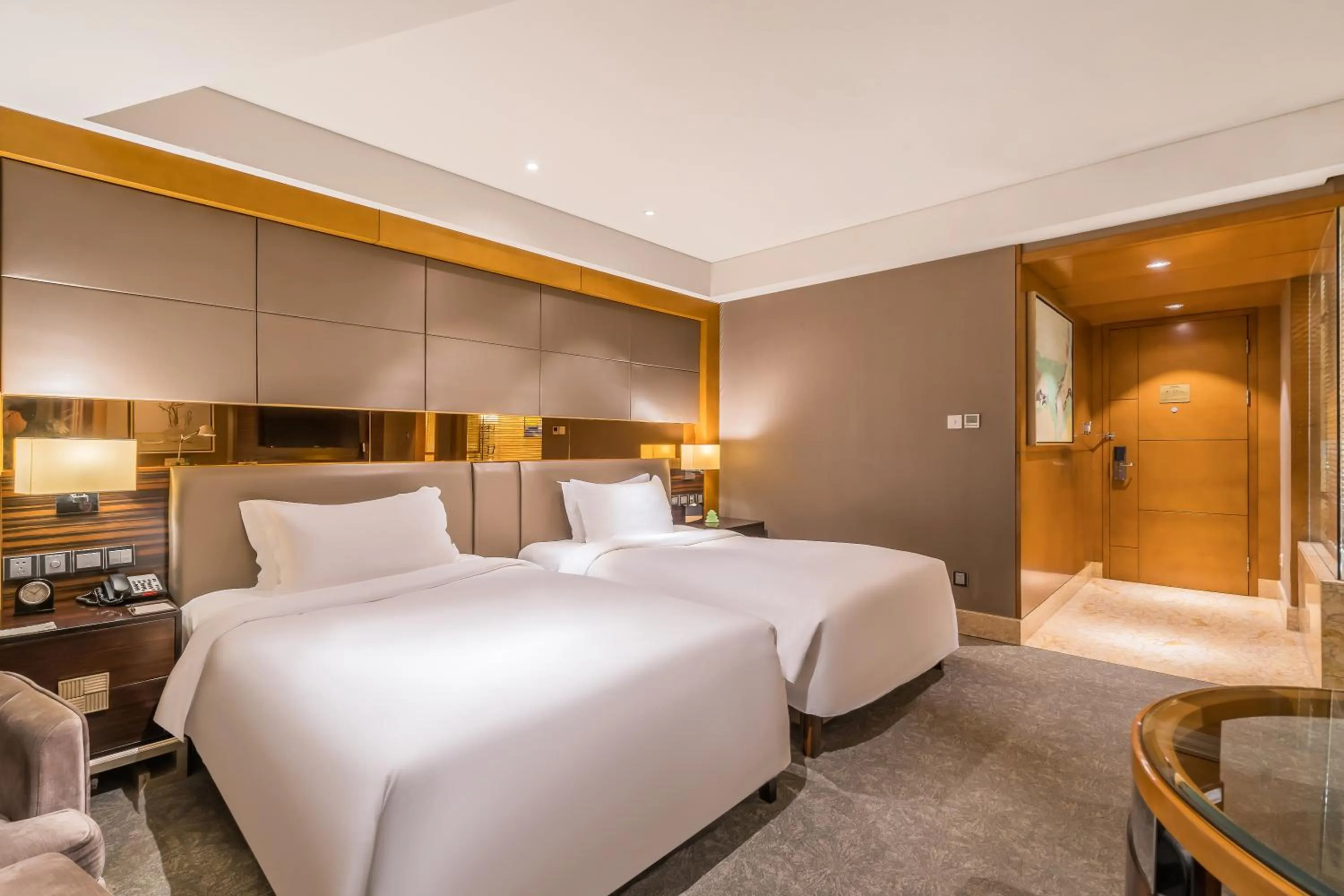 Bed in Lake View Hotel