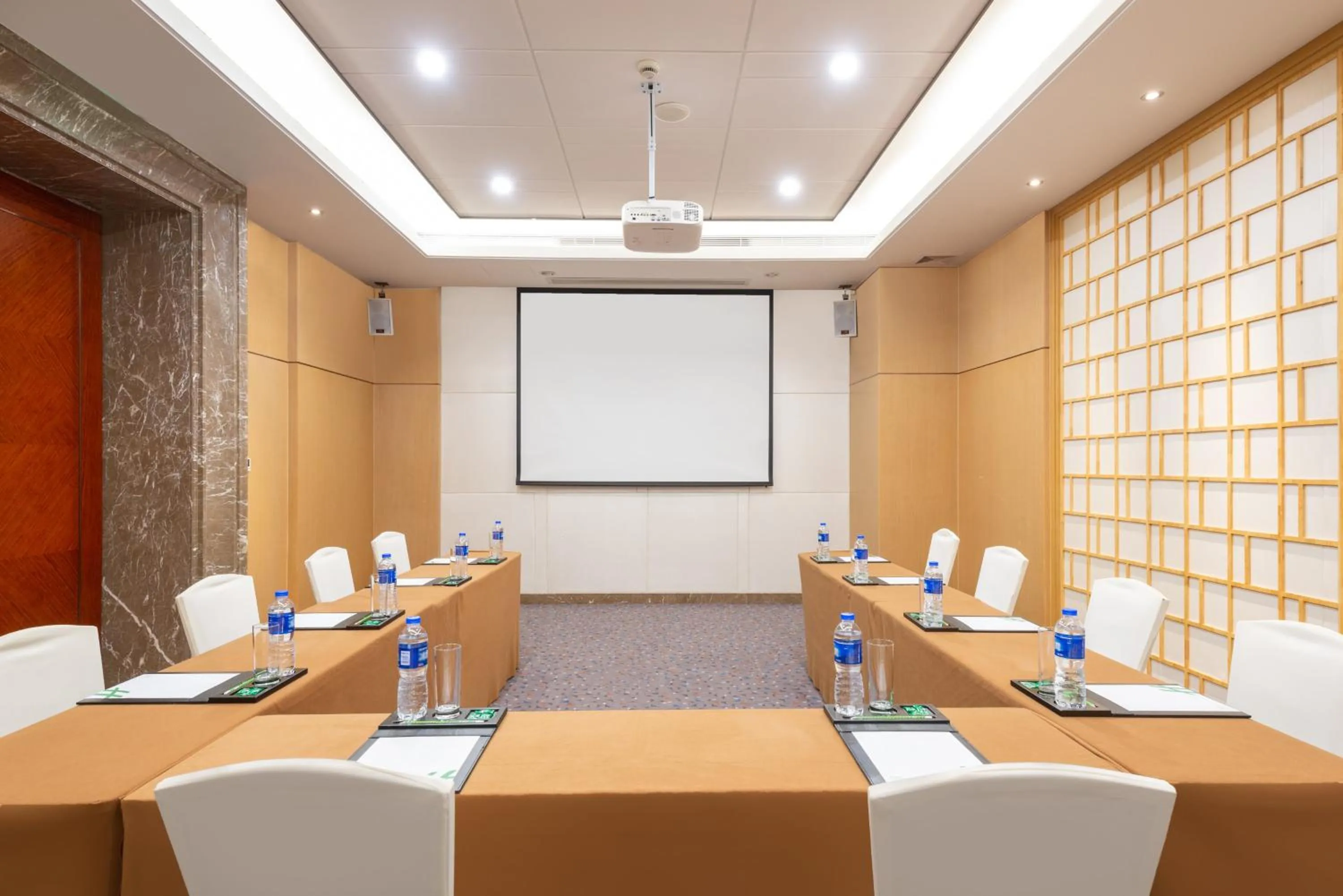 Meeting/conference room in Holiday Inn Shanghai Vista Near Jing'an Temple