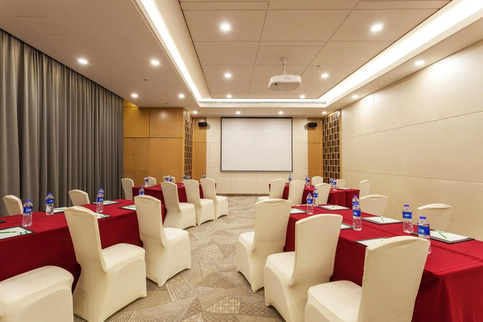 Meeting/conference room in Holiday Inn Shanghai Vista Near Jing'an Temple